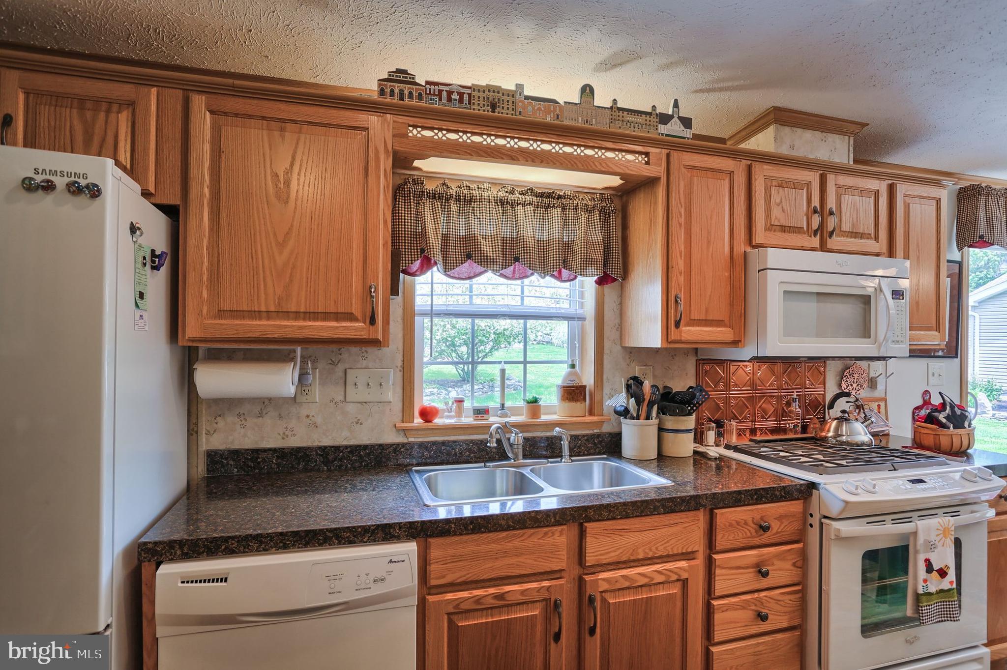 STONE HILL VILLAGE - Residential