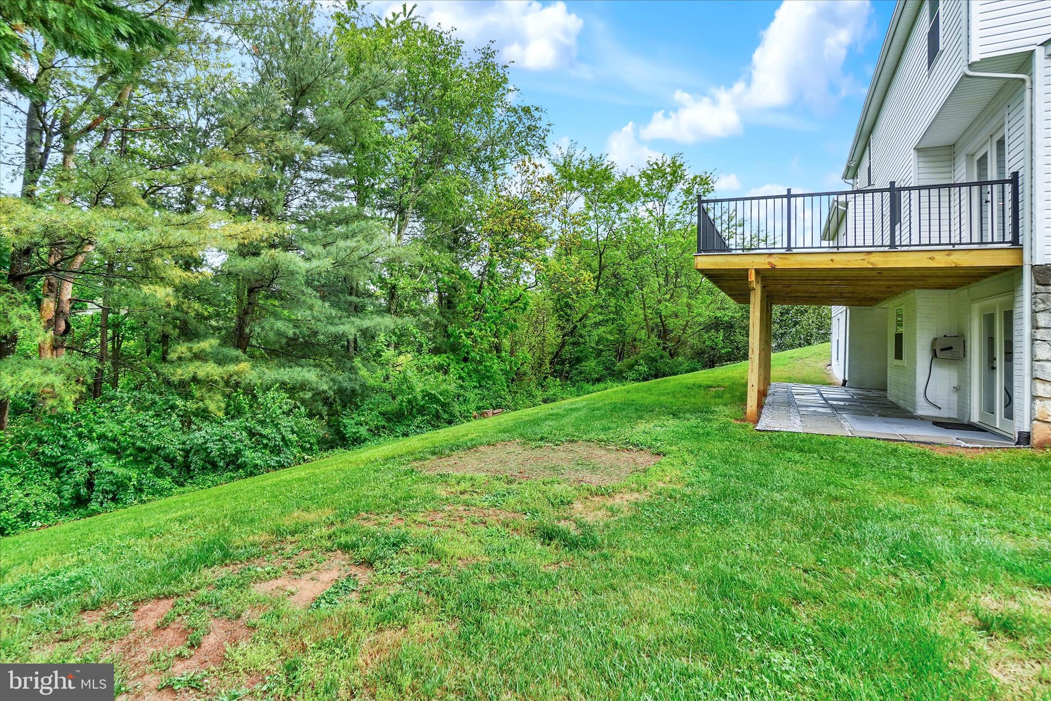 COLONIAL MEADOWS - Residential