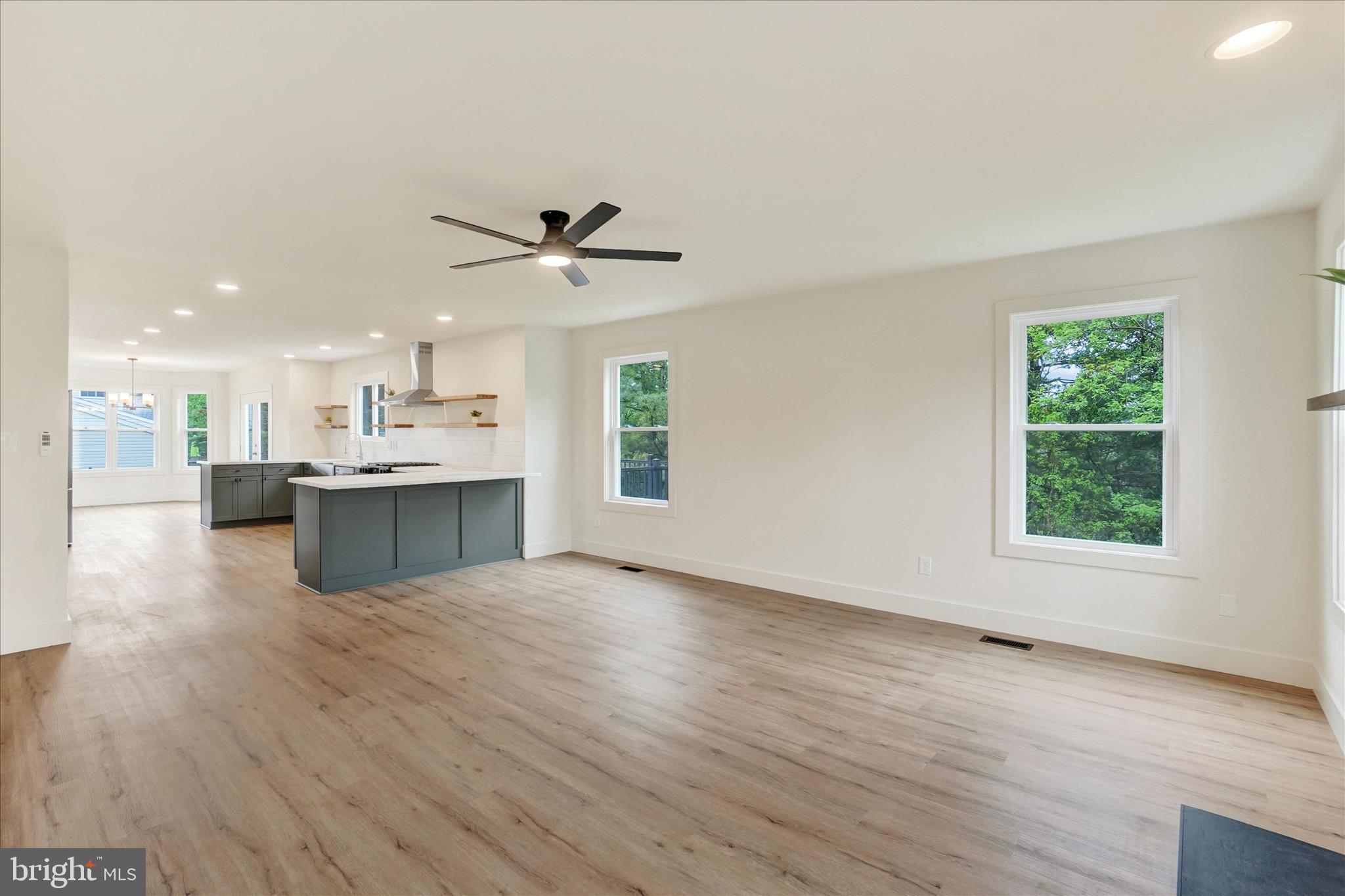 COLONIAL MEADOWS - Residential