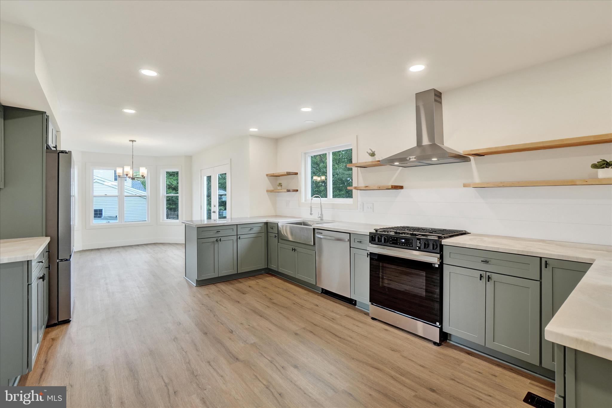 COLONIAL MEADOWS - Residential