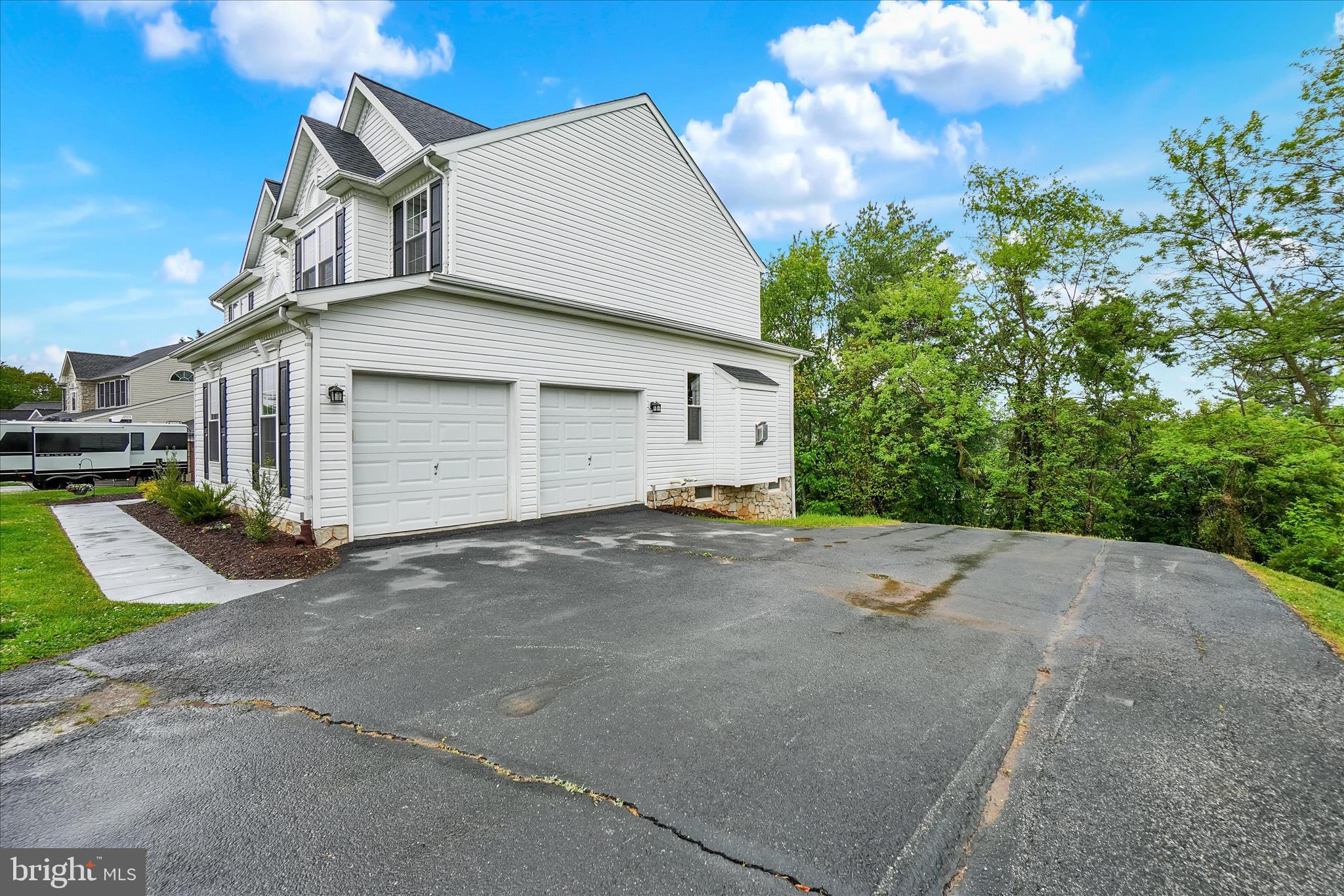COLONIAL MEADOWS - Residential
