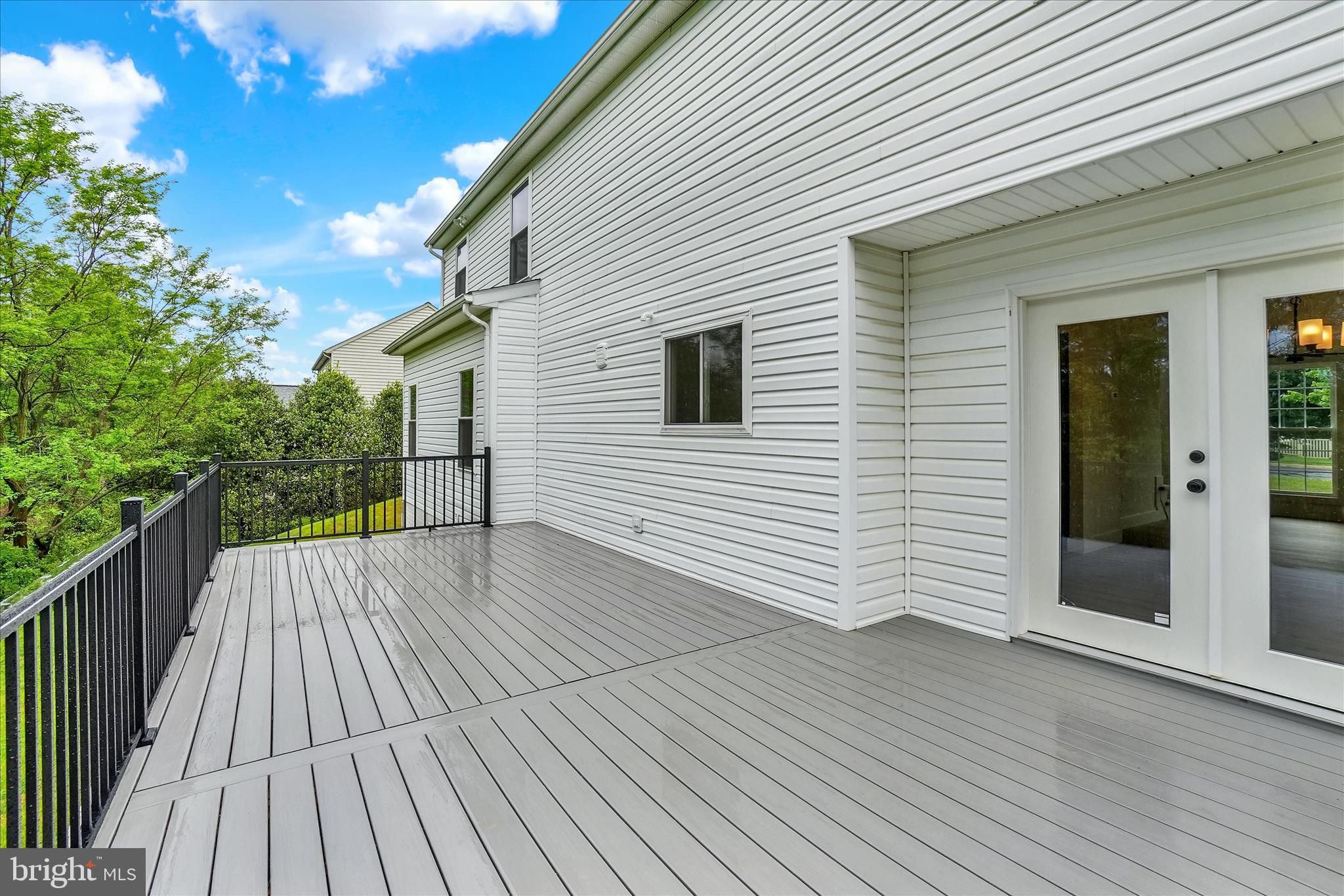 COLONIAL MEADOWS - Residential