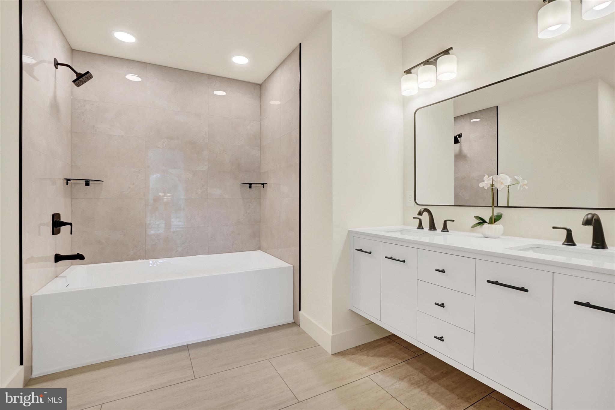 COLONIAL MEADOWS - Residential