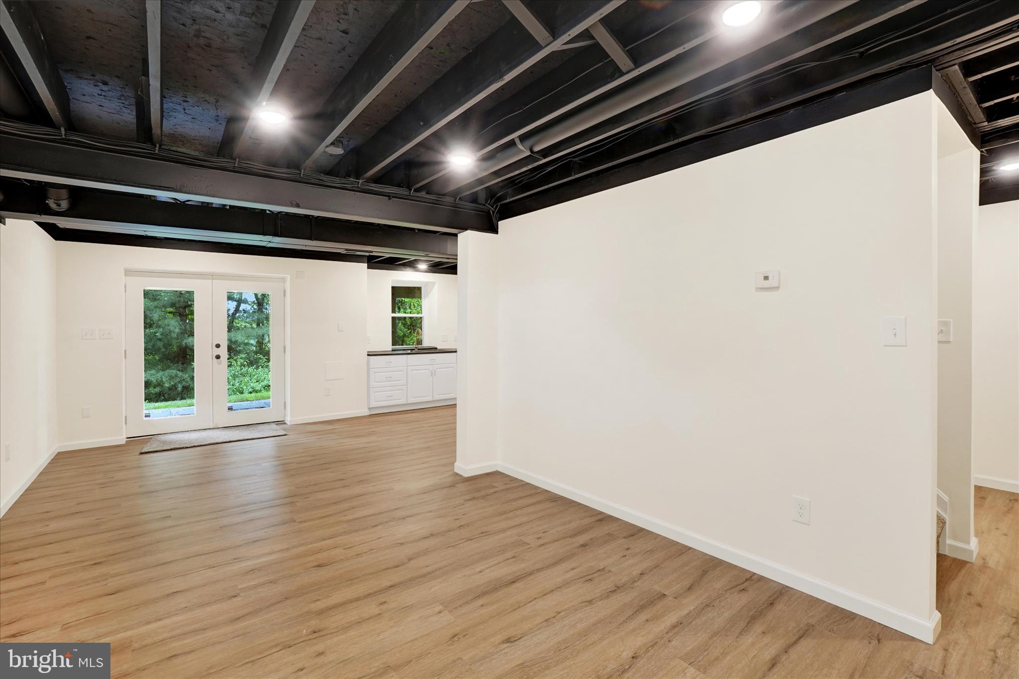 COLONIAL MEADOWS - Residential