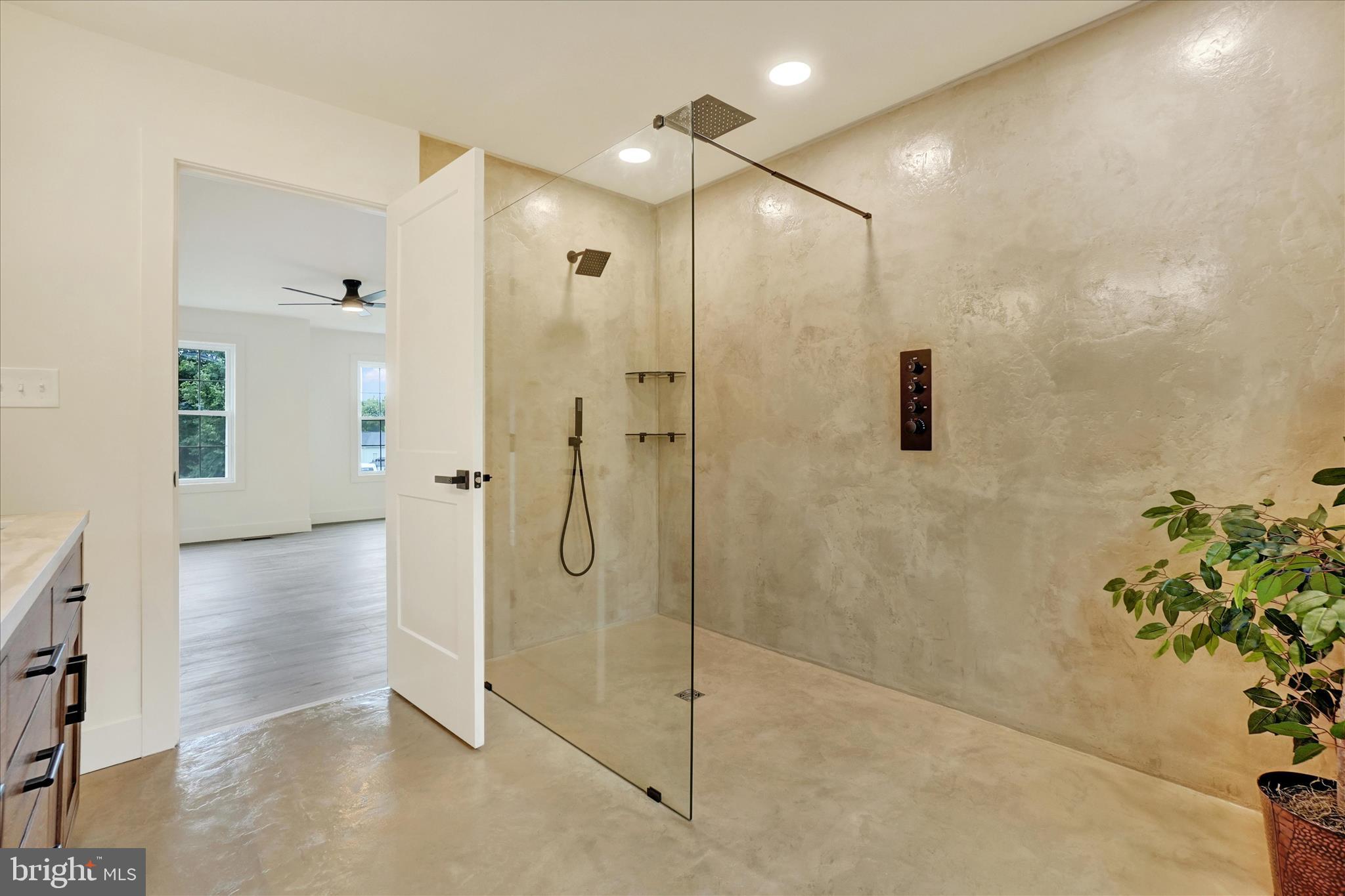 COLONIAL MEADOWS - Residential