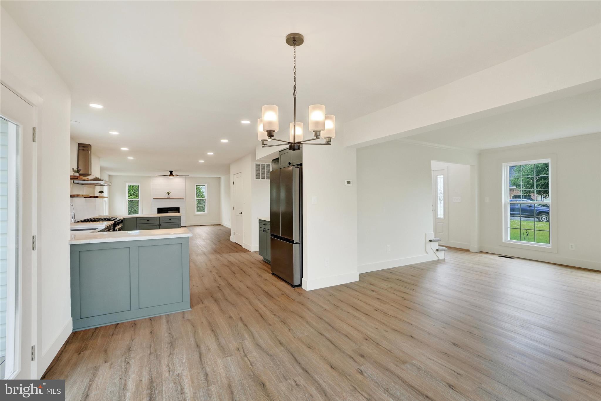COLONIAL MEADOWS - Residential