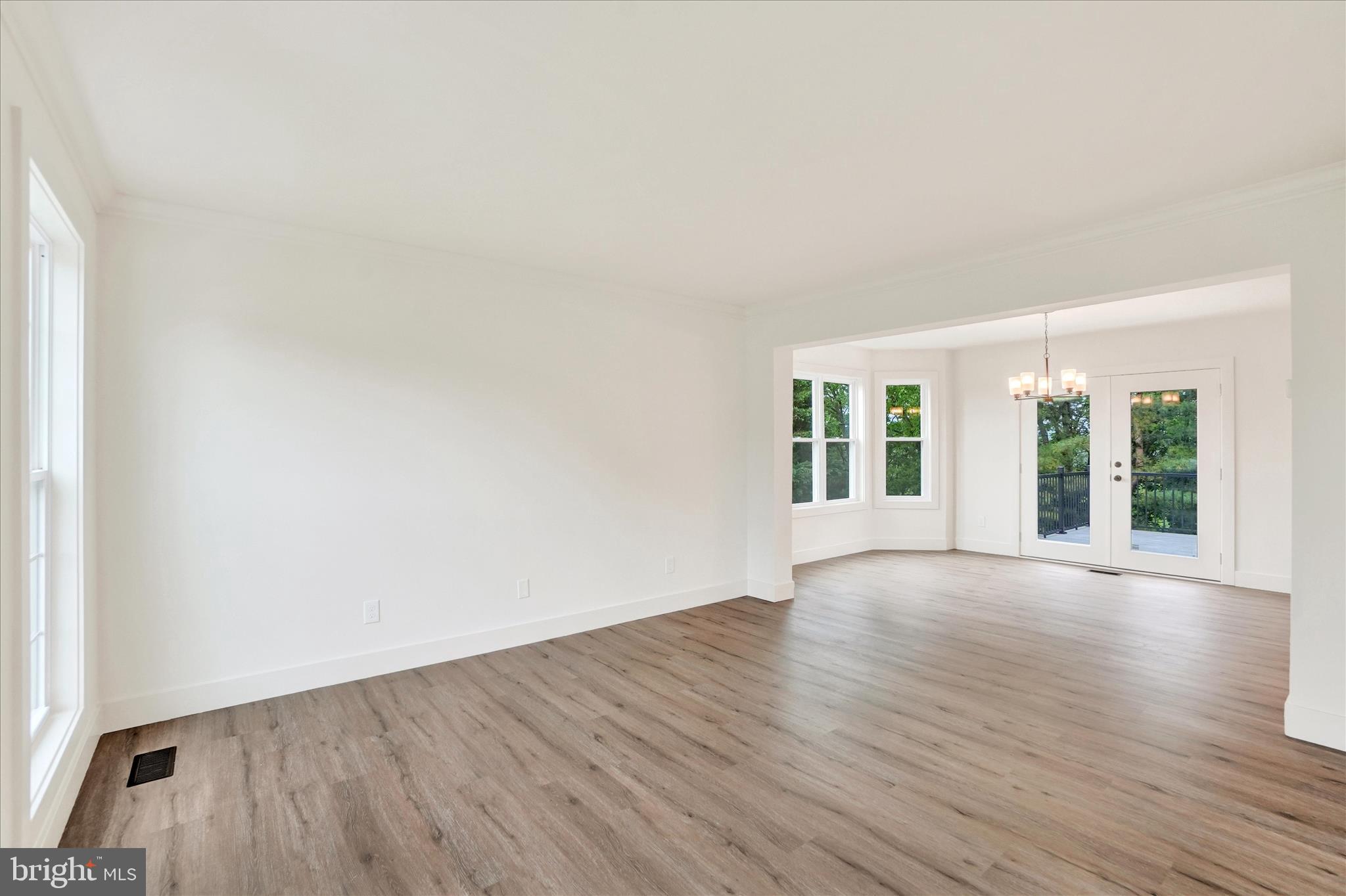 COLONIAL MEADOWS - Residential