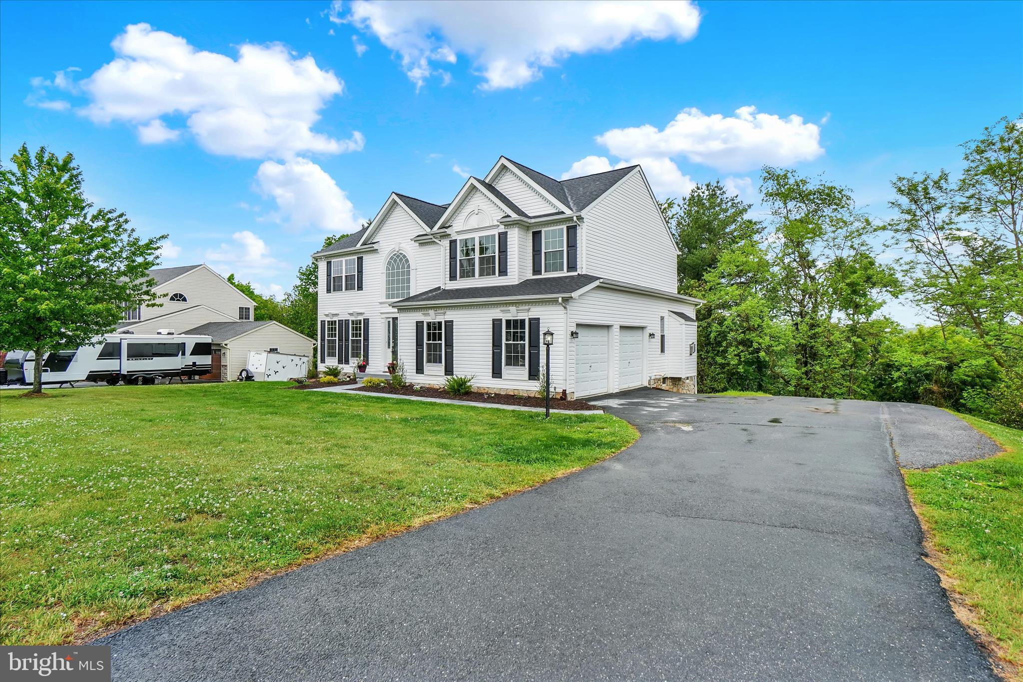 COLONIAL MEADOWS - Residential