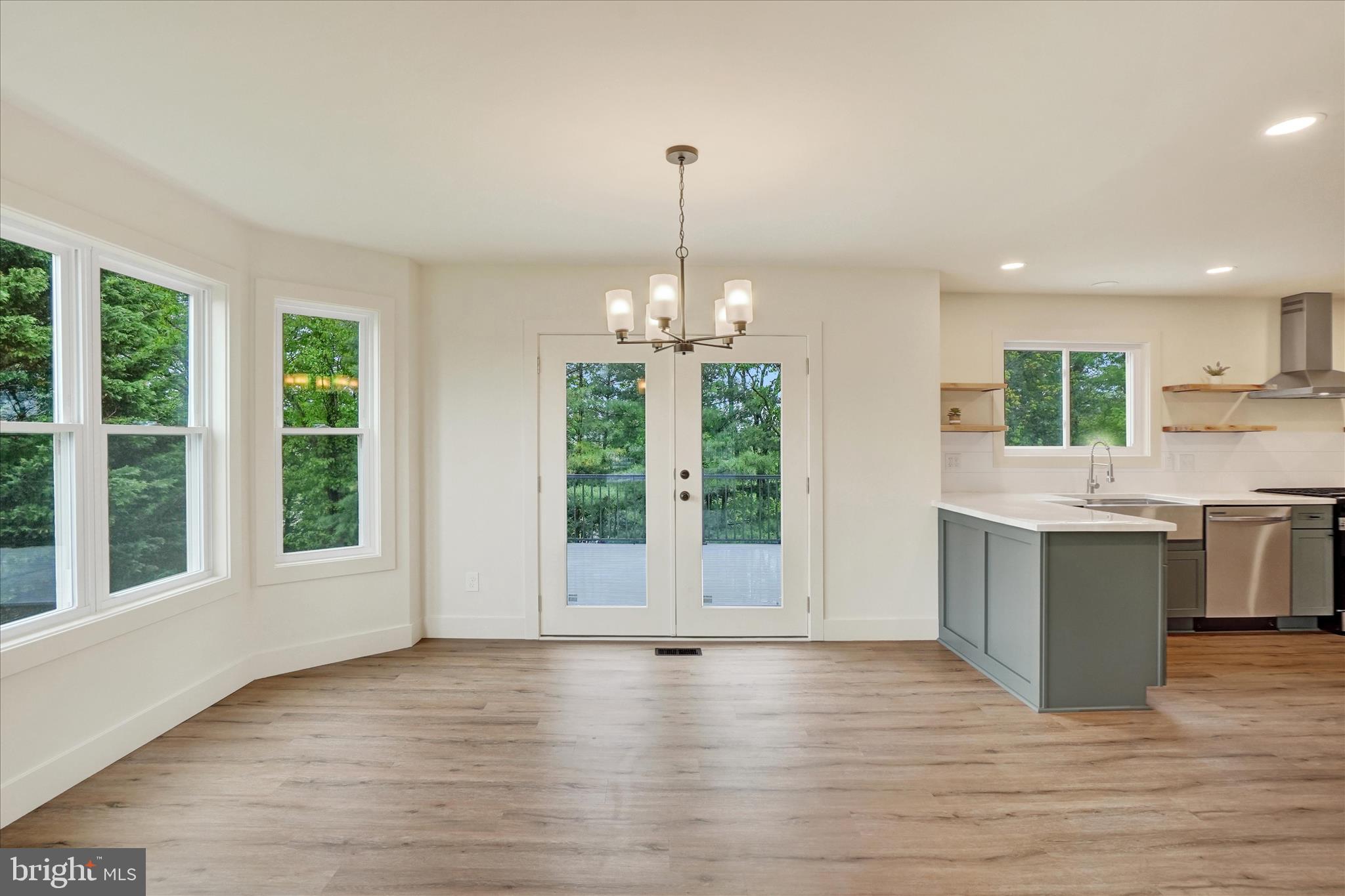COLONIAL MEADOWS - Residential