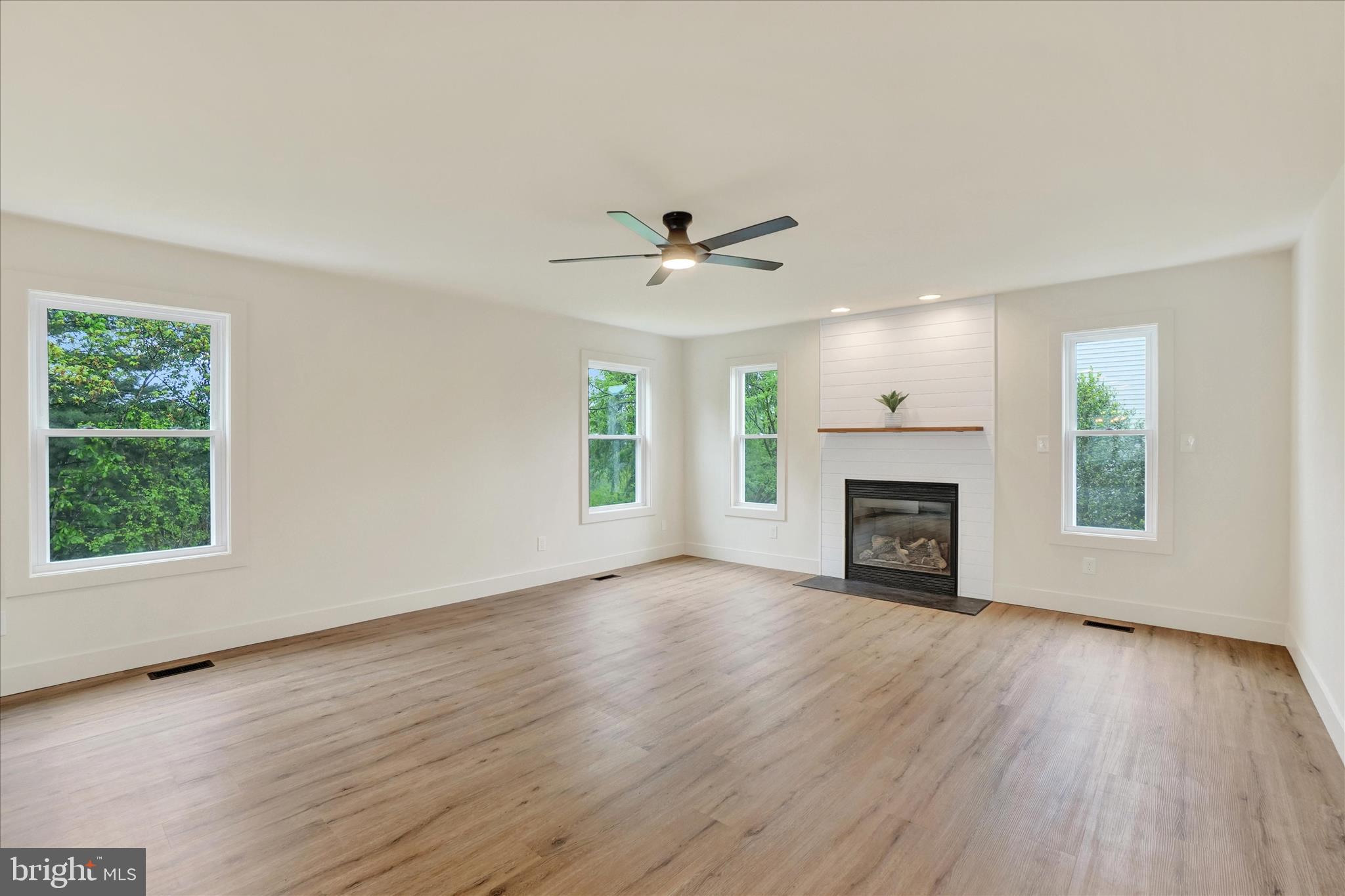 COLONIAL MEADOWS - Residential