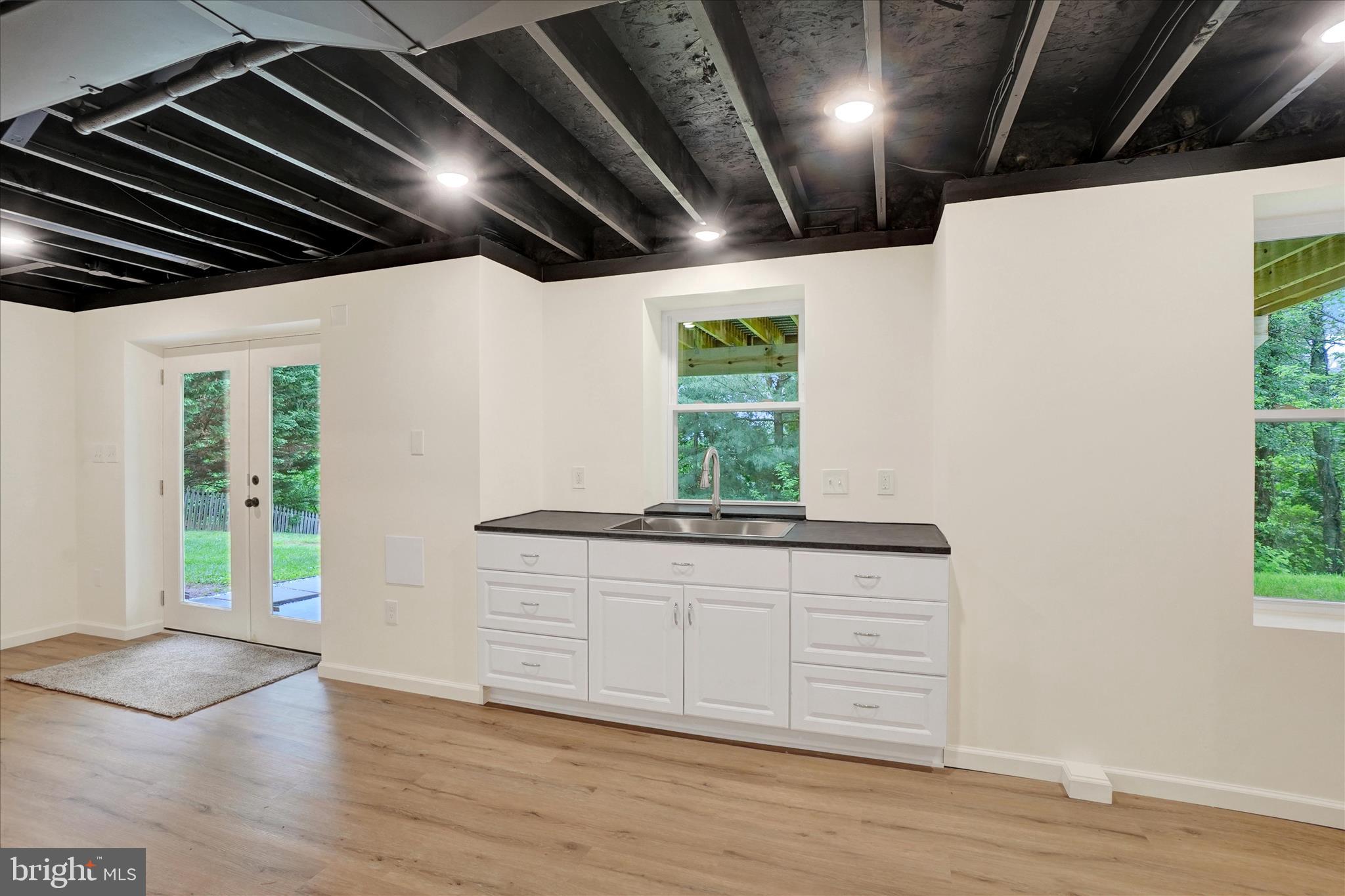 COLONIAL MEADOWS - Residential