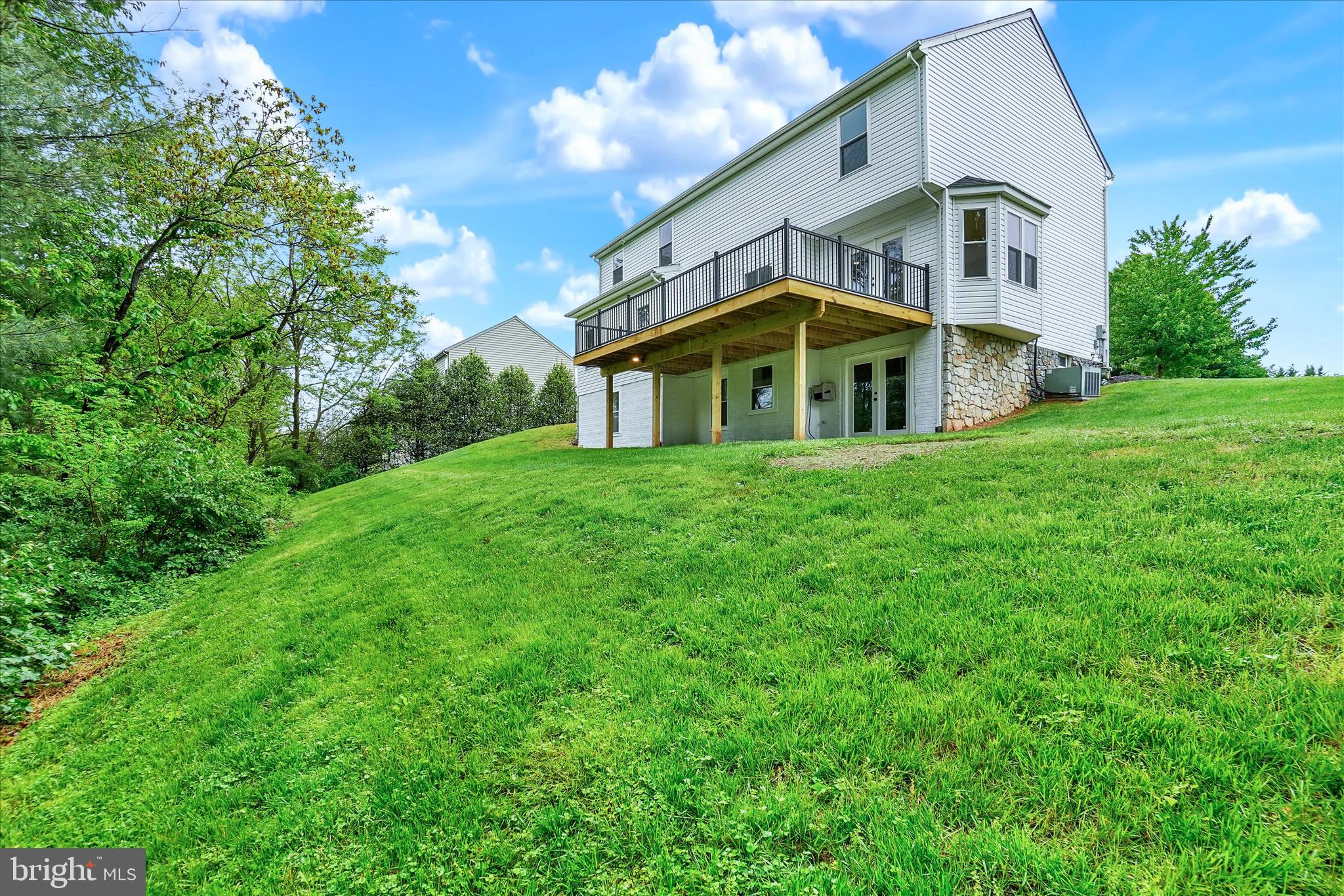 COLONIAL MEADOWS - Residential