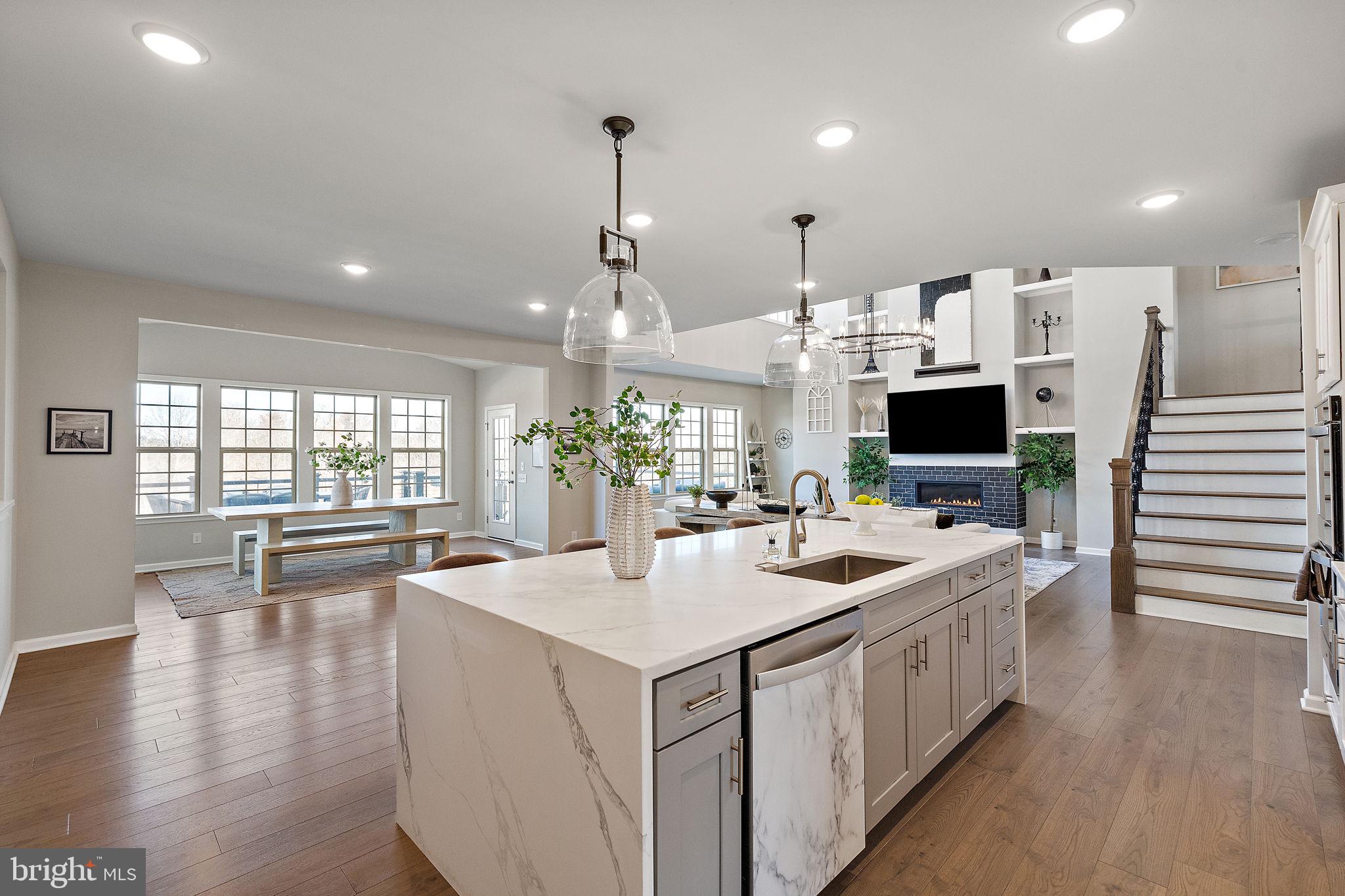 WHITEHALL - Residential