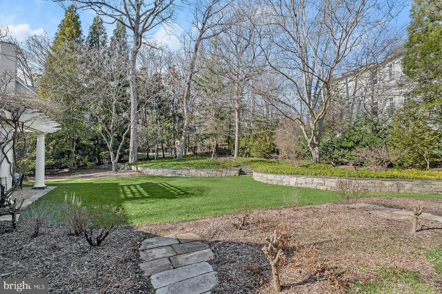 BRADLEY HILLS GROVE - Residential