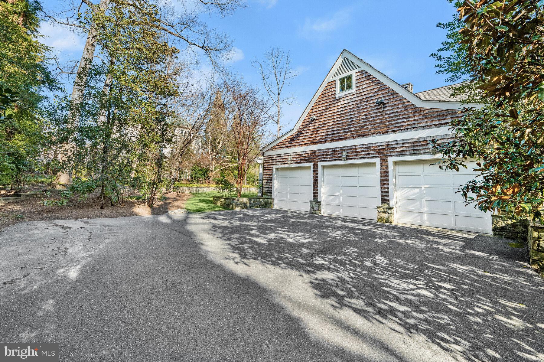 BRADLEY HILLS GROVE - Residential