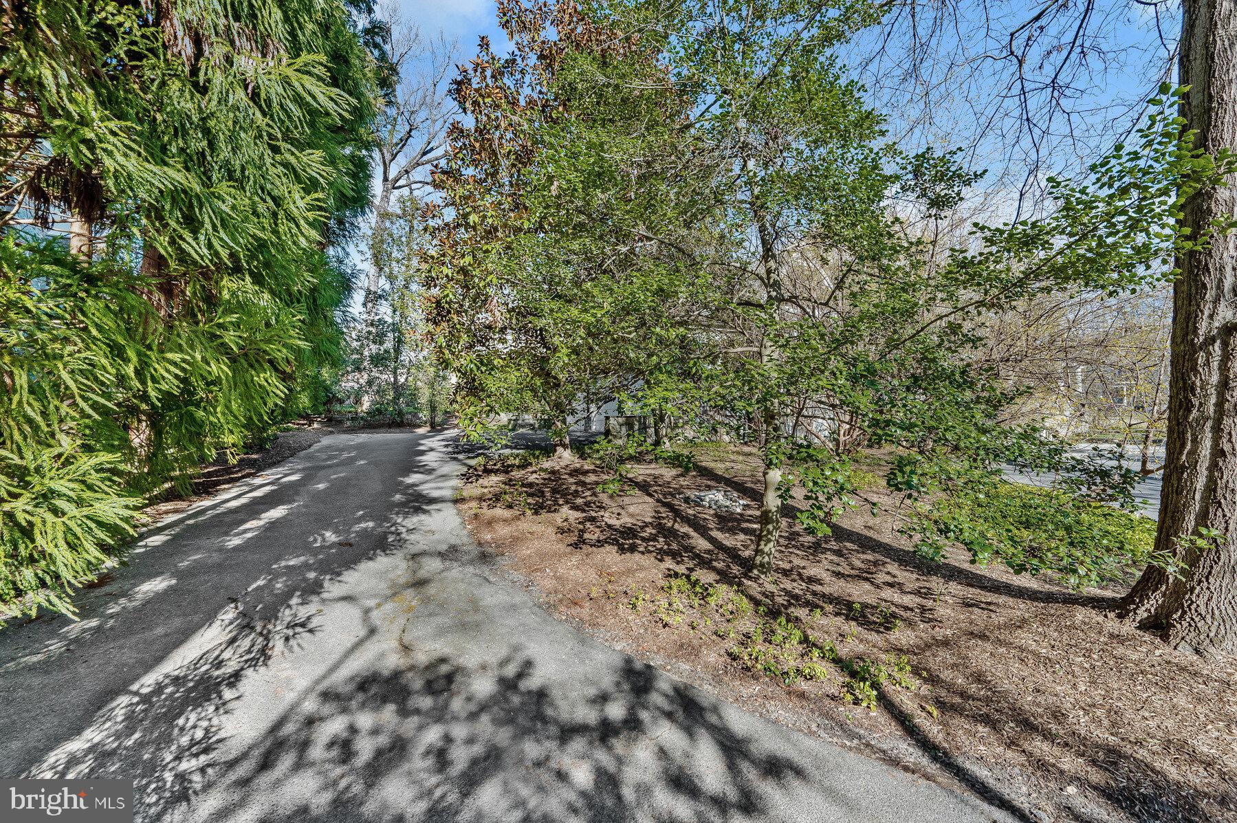 BRADLEY HILLS GROVE - Residential