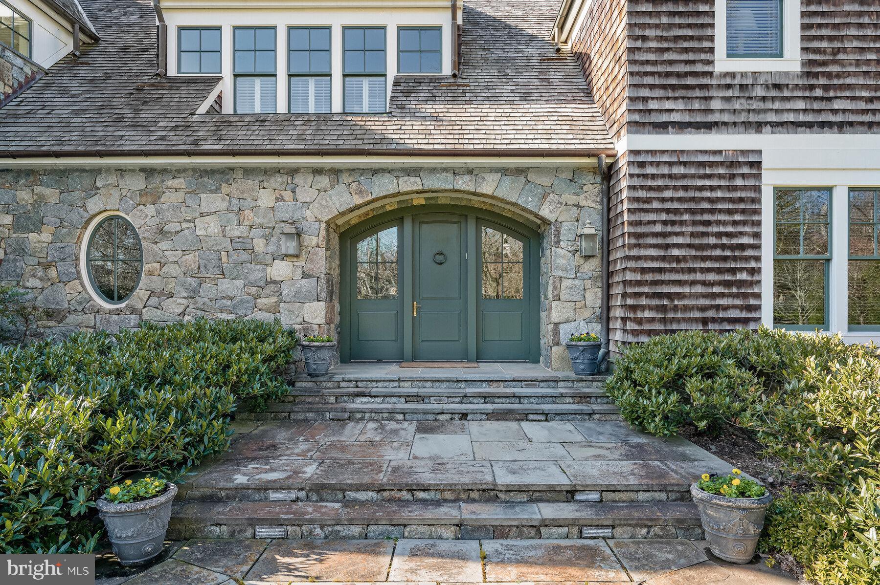 BRADLEY HILLS GROVE - Residential