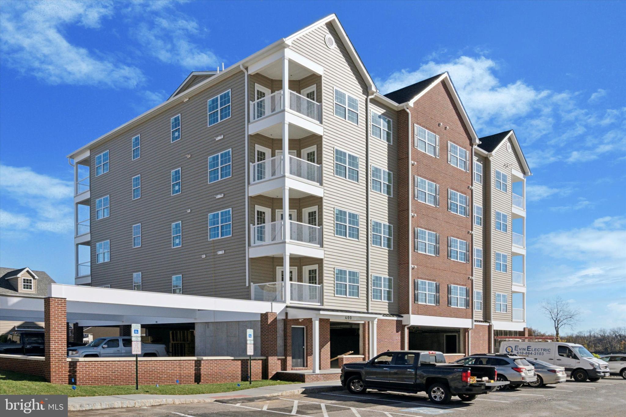 RADCLIFFE COURT - Residential