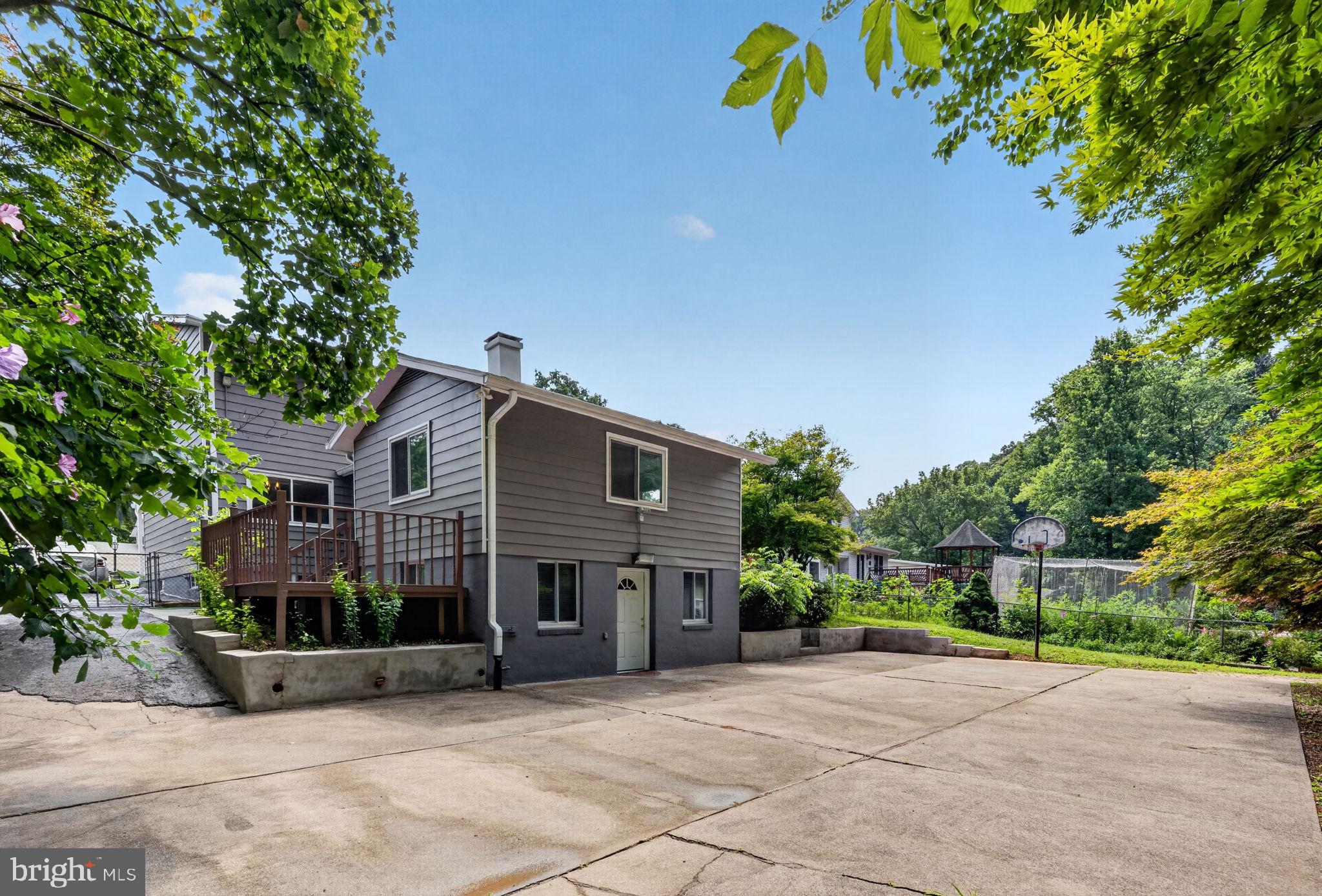 ROCK CREEK MANOR - Residential