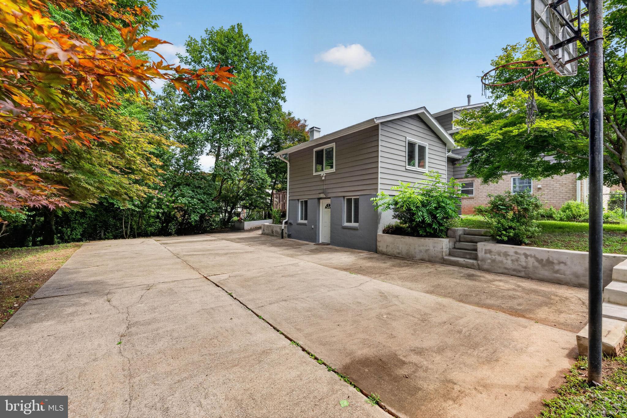 ROCK CREEK MANOR - Residential