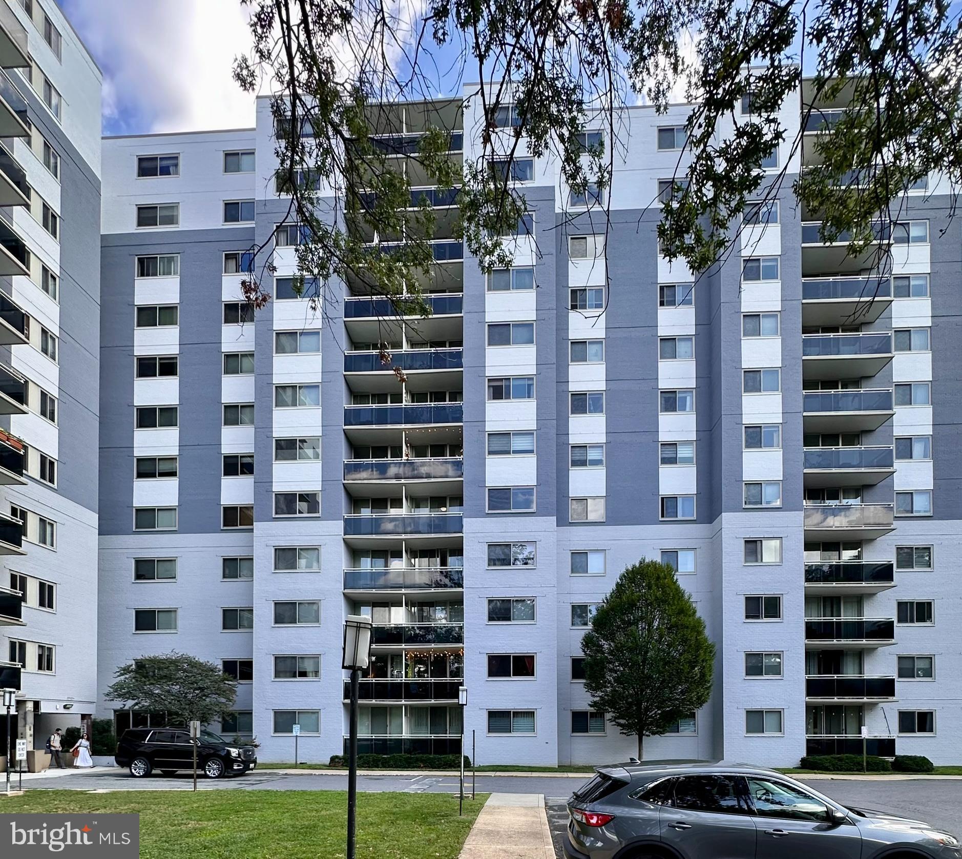 Welcome to Takoma Park — one of the DMV's most sought-after neighborhoods. This bright, open-concept one-bedroom condo offers an exceptional combination of space, location, and value.
The monthly condo fee covers all utilities, making ownership costs simple and predictable. The open layout features a full kitchen flowing into the main living area, a private balcony, in-unit laundry, central air, and generous storage throughout.
Building amenities include a pool, tennis courts, courtyard, garden, barbecue area, assigned parking, and secured bike storage. Steps to Metro, restaurants, shops, and parks.