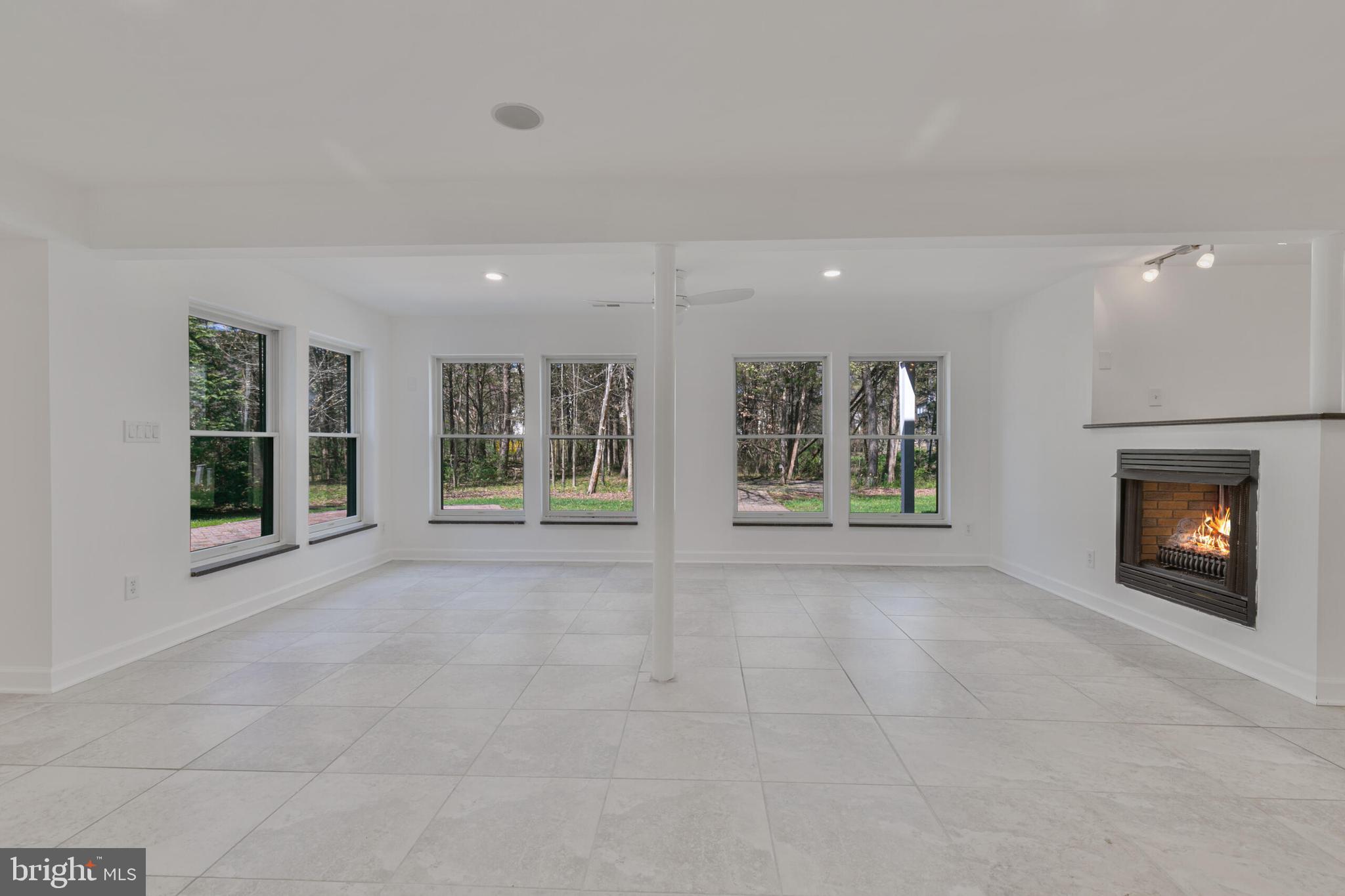 SOUTH RIDING - Residential