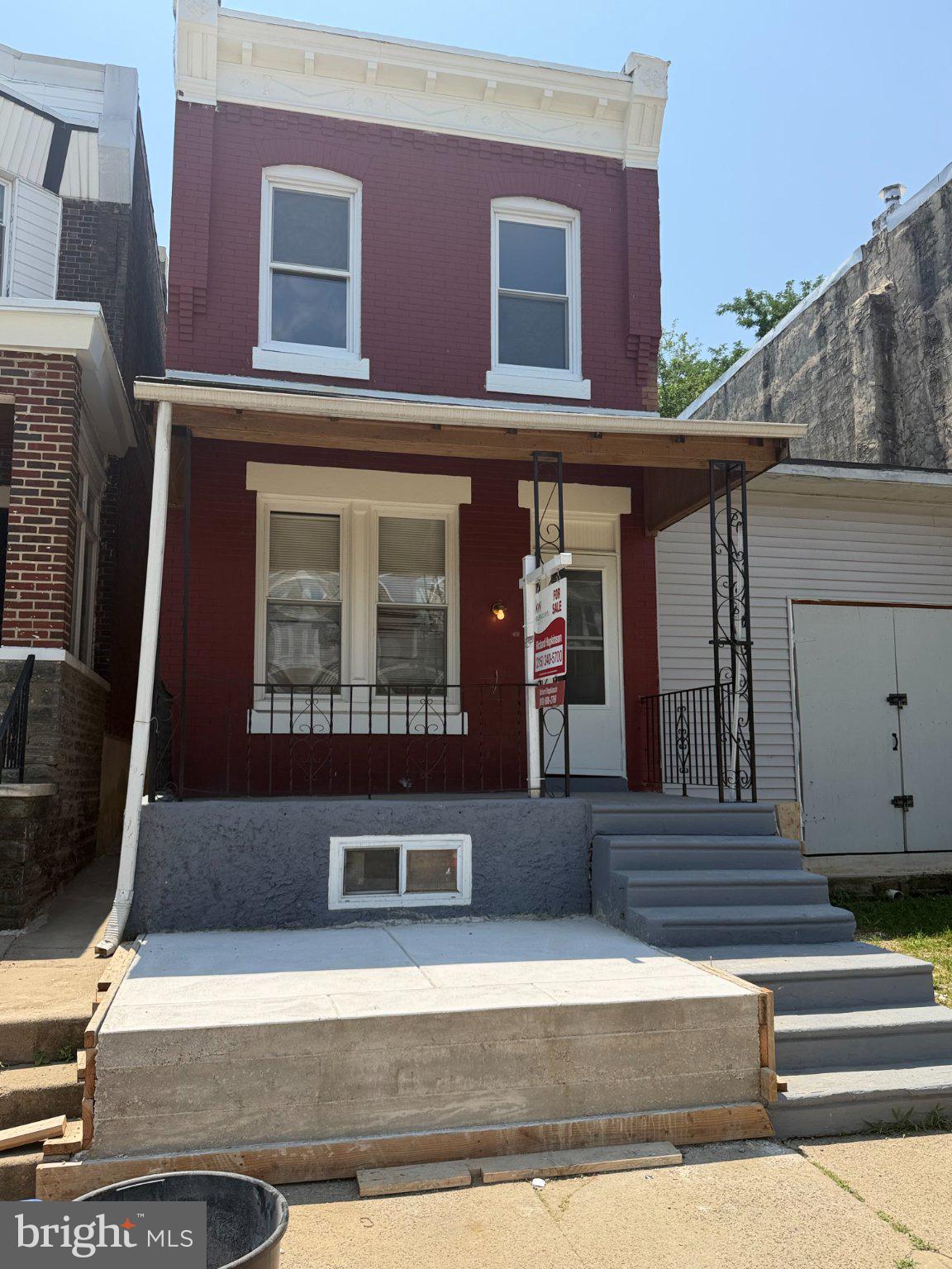 This excellent Home has been almost all redone, including a NEW HEATER and NEW ROOF with NEW GAS LINES into the Home! 3 BEDROOMS and 2 FULL BATHS and cozy back yard really turns it on! Kitchen has all new appliances, Stove, Microwave, and Refrigerator! Fabulous starter home or investment! Very near to Hospital and Temple!