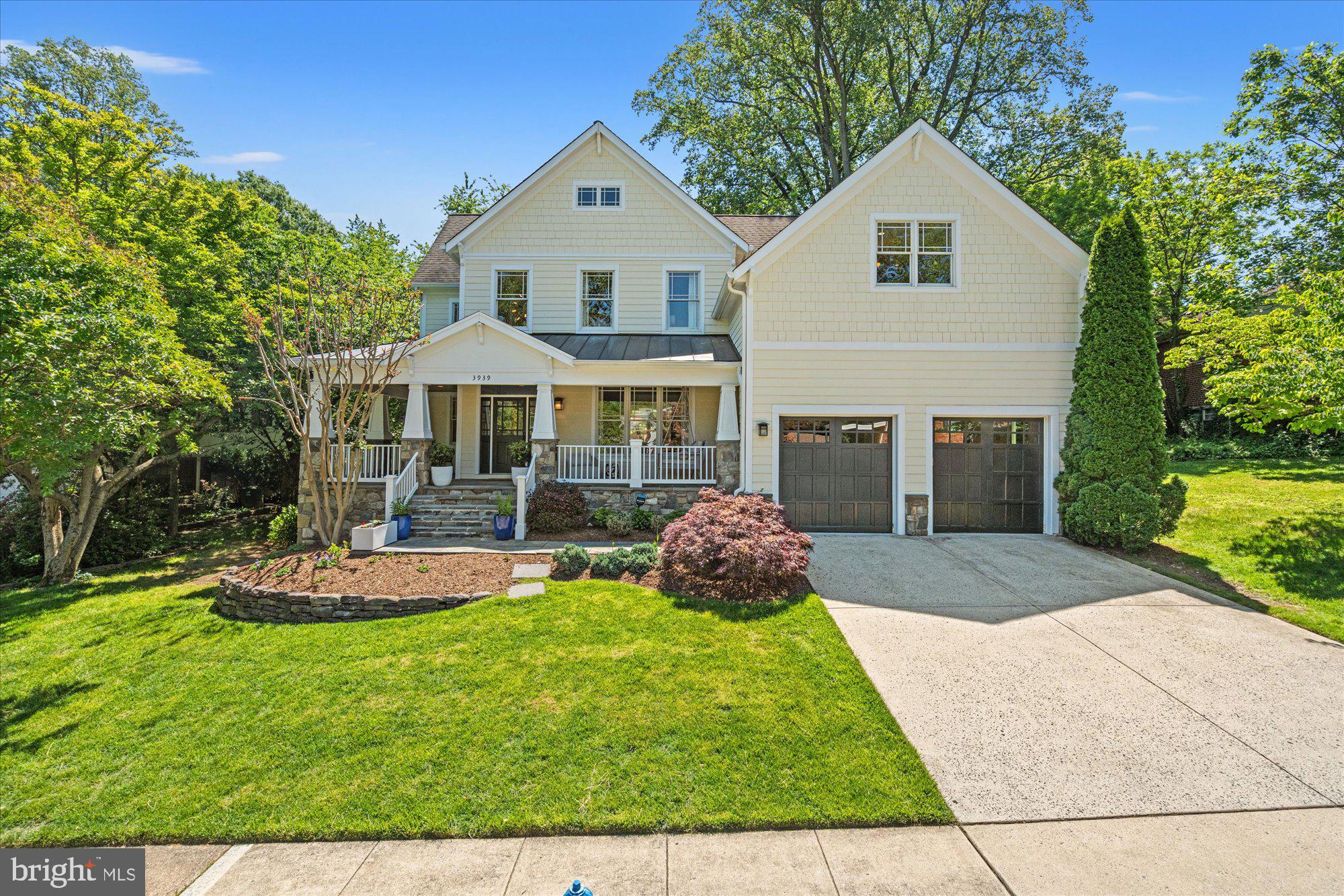 GOLF CLUB MANOR - Residential