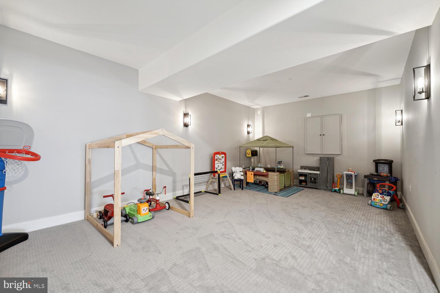 VIENNA WOODS - Residential