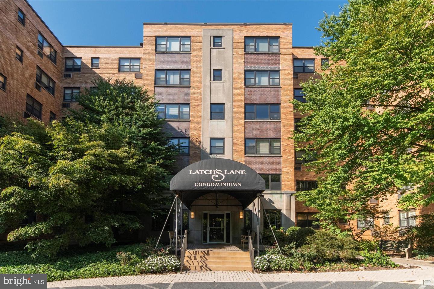 Perfectly positioned within the highly desirable Latch's Lane Condominium, this expansive 2 Bedroom, 2 Bathroom residence with an additional Den offers the largest two-bedroom floor plan in the building. A gracious entryway welcomes you into a beautifully designed open-concept layout accented by elegant parquet flooring and an abundance of natural light throughout.
The spacious living and dining areas are framed by oversized windows showcasing serene tree-top views, creating an inviting atmosphere ideal for both everyday living and entertaining. The generously sized primary suite features a large walk-in closet and a private en-suite bath with a stall shower. For optimal comfort and privacy, the secondary bedroom and full bath are thoughtfully situated on the opposite side of the residence.
Adjacent to the dining area, the kitchen and versatile den/home office provide exceptional functionality and flexibility, offering the perfect space for remote work, a library, or additional lounge area. This thoughtfully designed floor plan presents endless opportunities for customization to suit any lifestyle.
Residents of this sought-after community enjoy an exceptional array of amenities including an exercise room, club room, outdoor swimming pool, picnic areas, and beautifully landscaped grounds. The monthly condominium fee includes heat, gas, water, outdoor parking, a private storage unit, on-site management, elevators, and the convenience of a Sabbath elevator. A rare opportunity to enjoy spacious, low-maintenance living in one of the Main Line’s most established condominium communities.