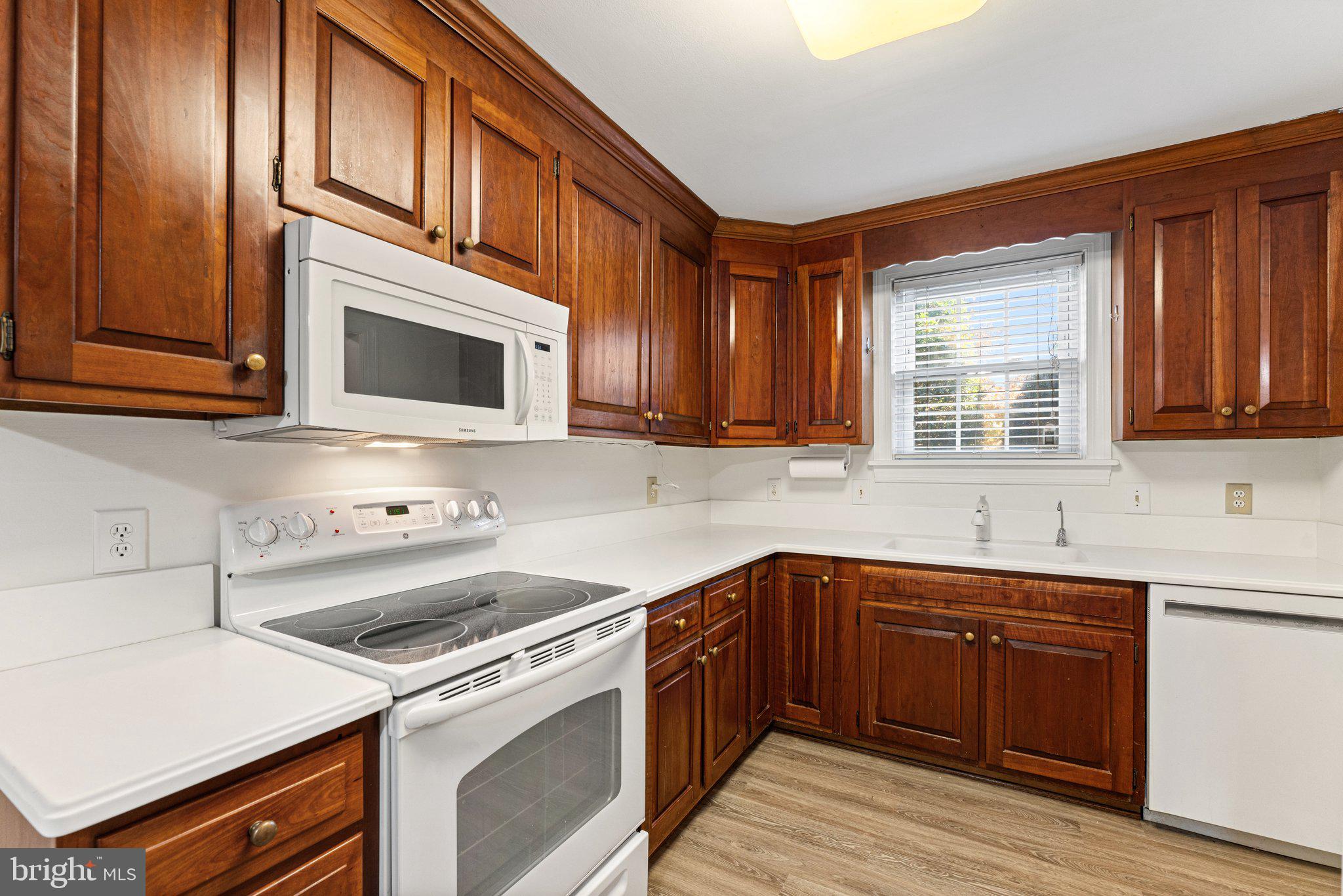 COLLEGE HILL TOWNHOMES - Residential