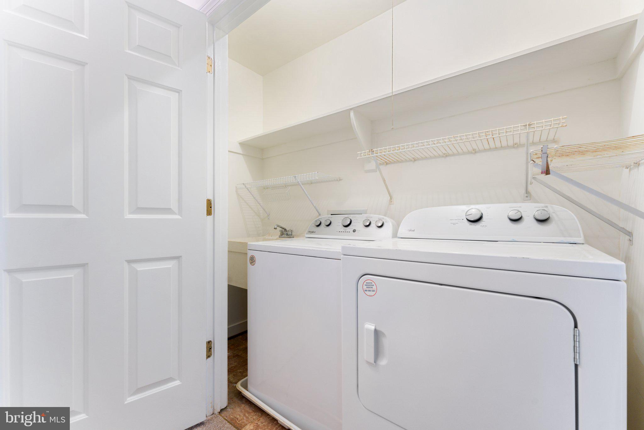 COLLEGE HILL TOWNHOMES - Residential