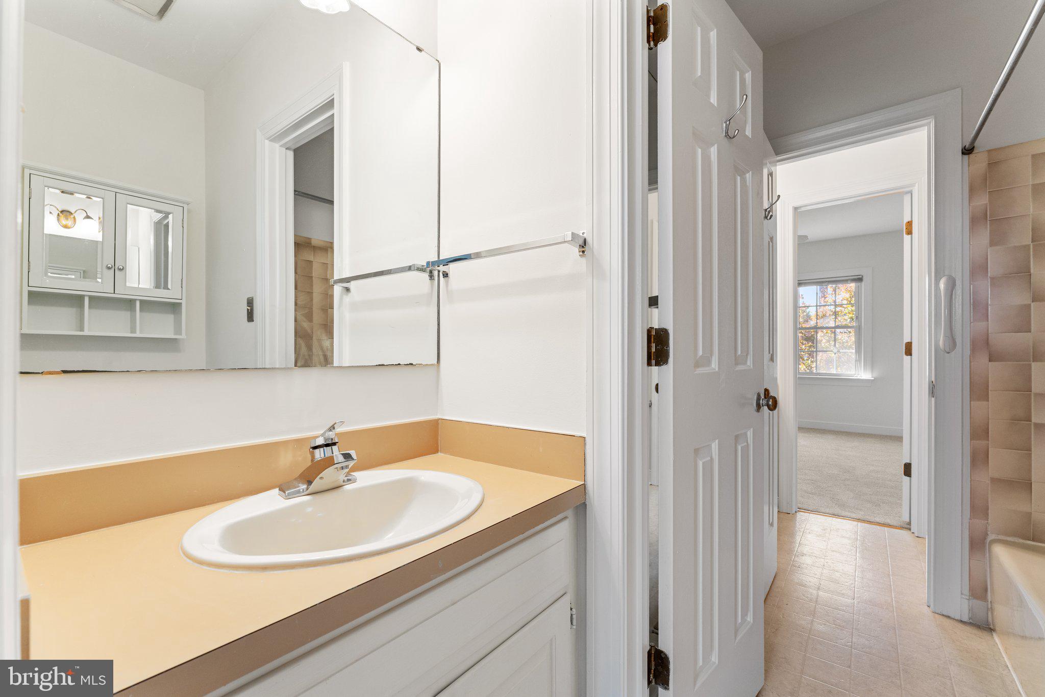 COLLEGE HILL TOWNHOMES - Residential