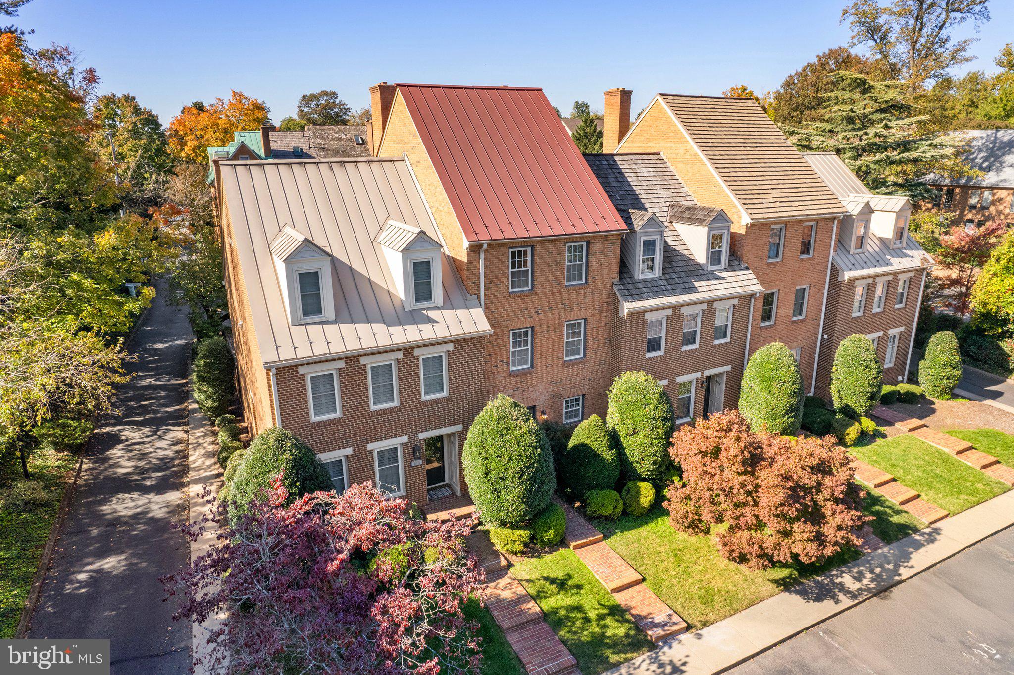 COLLEGE HILL TOWNHOMES - Residential