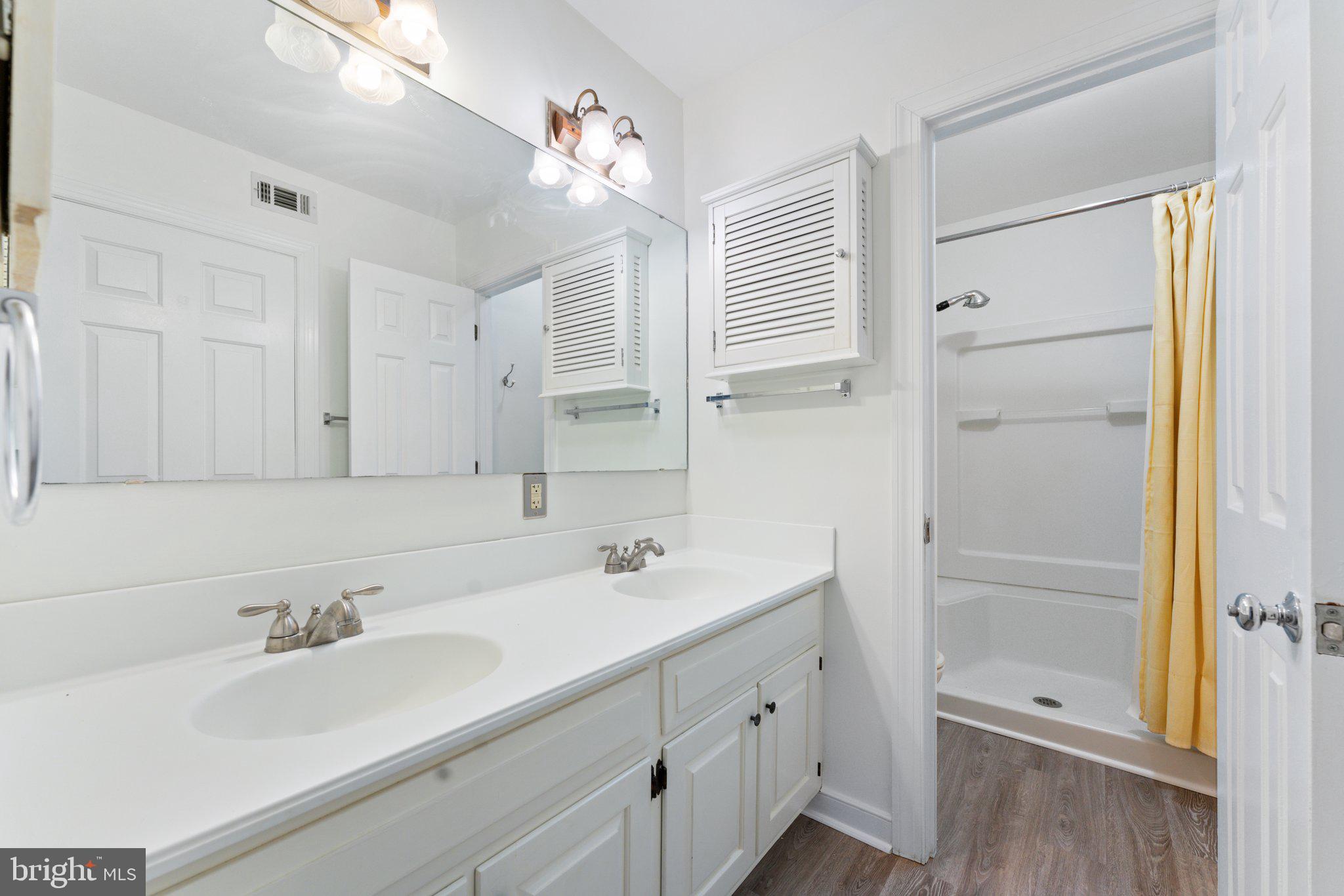 COLLEGE HILL TOWNHOMES - Residential