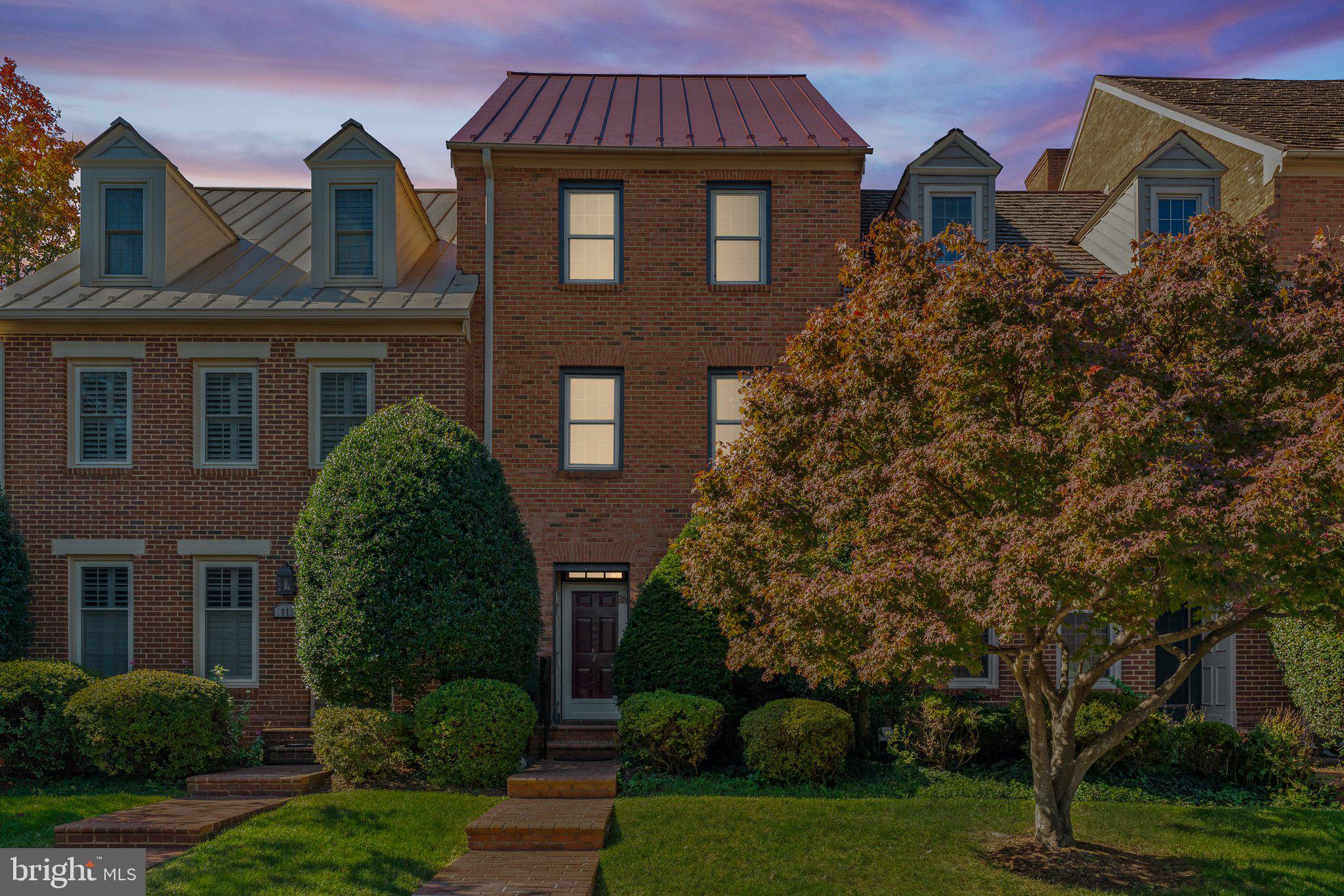 COLLEGE HILL TOWNHOMES - Residential