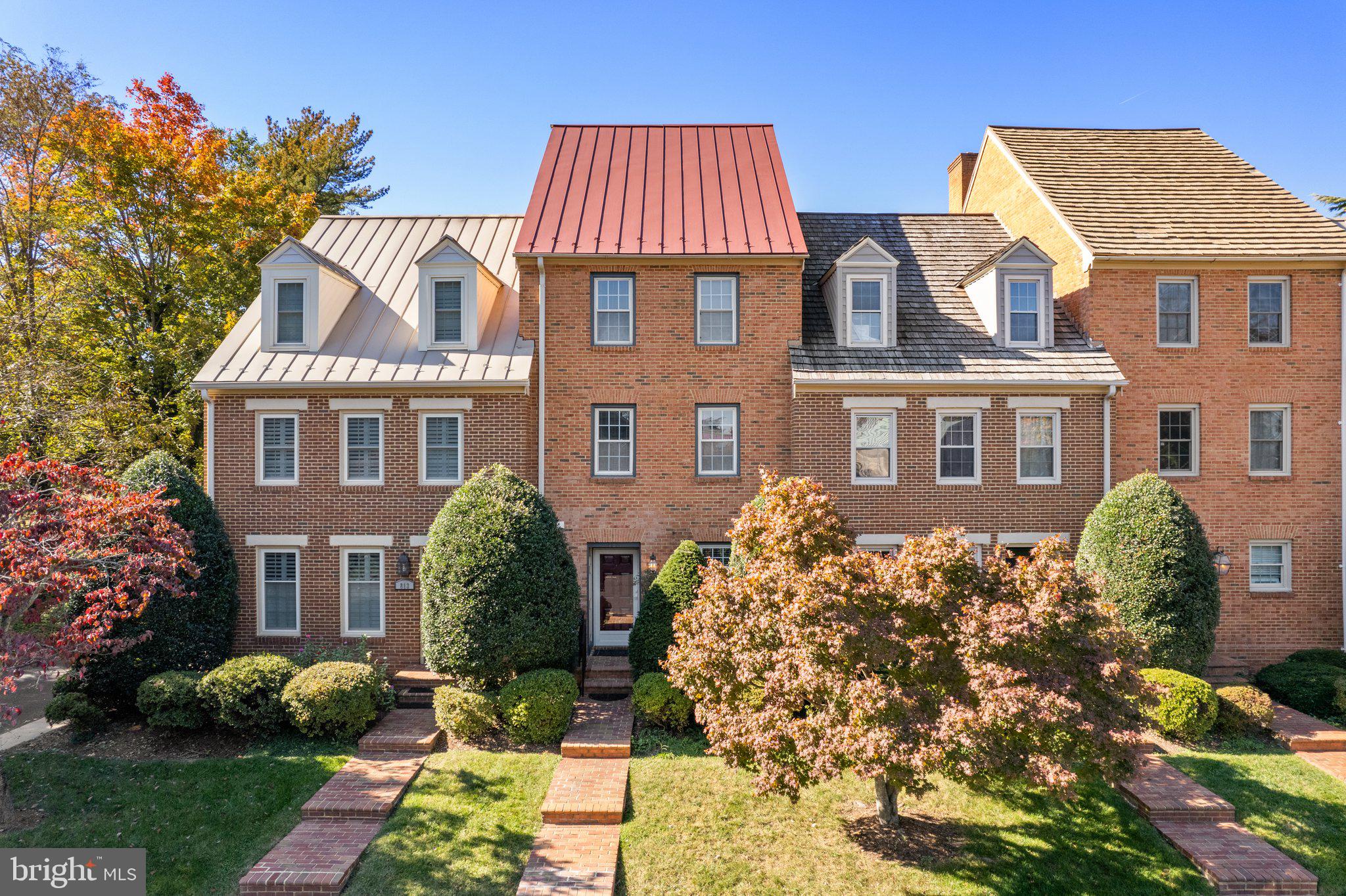 COLLEGE HILL TOWNHOMES - Residential