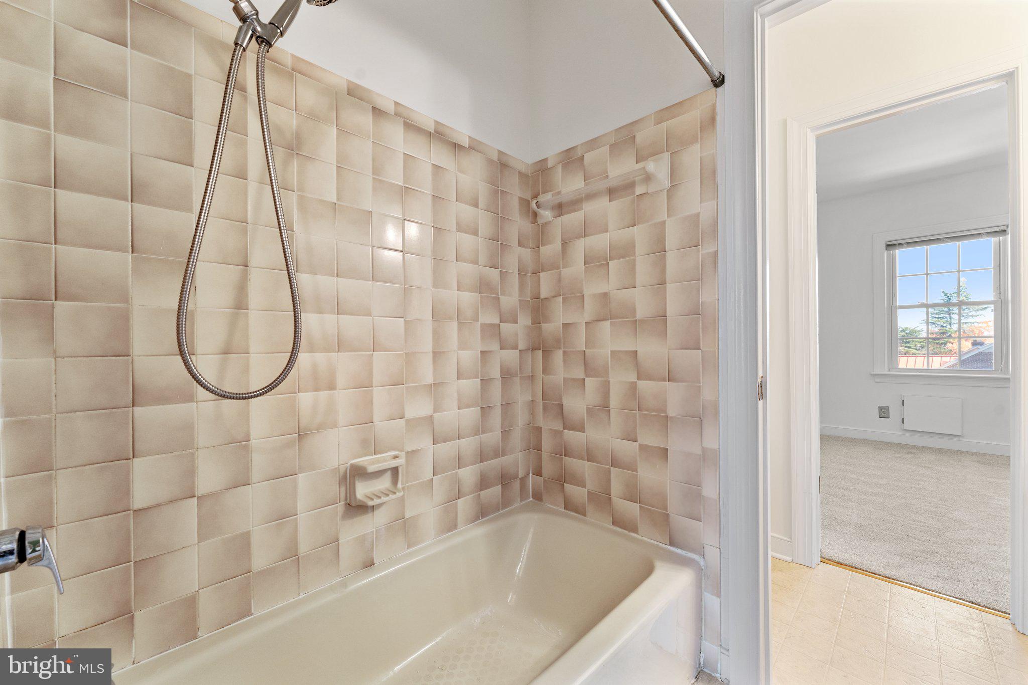 COLLEGE HILL TOWNHOMES - Residential