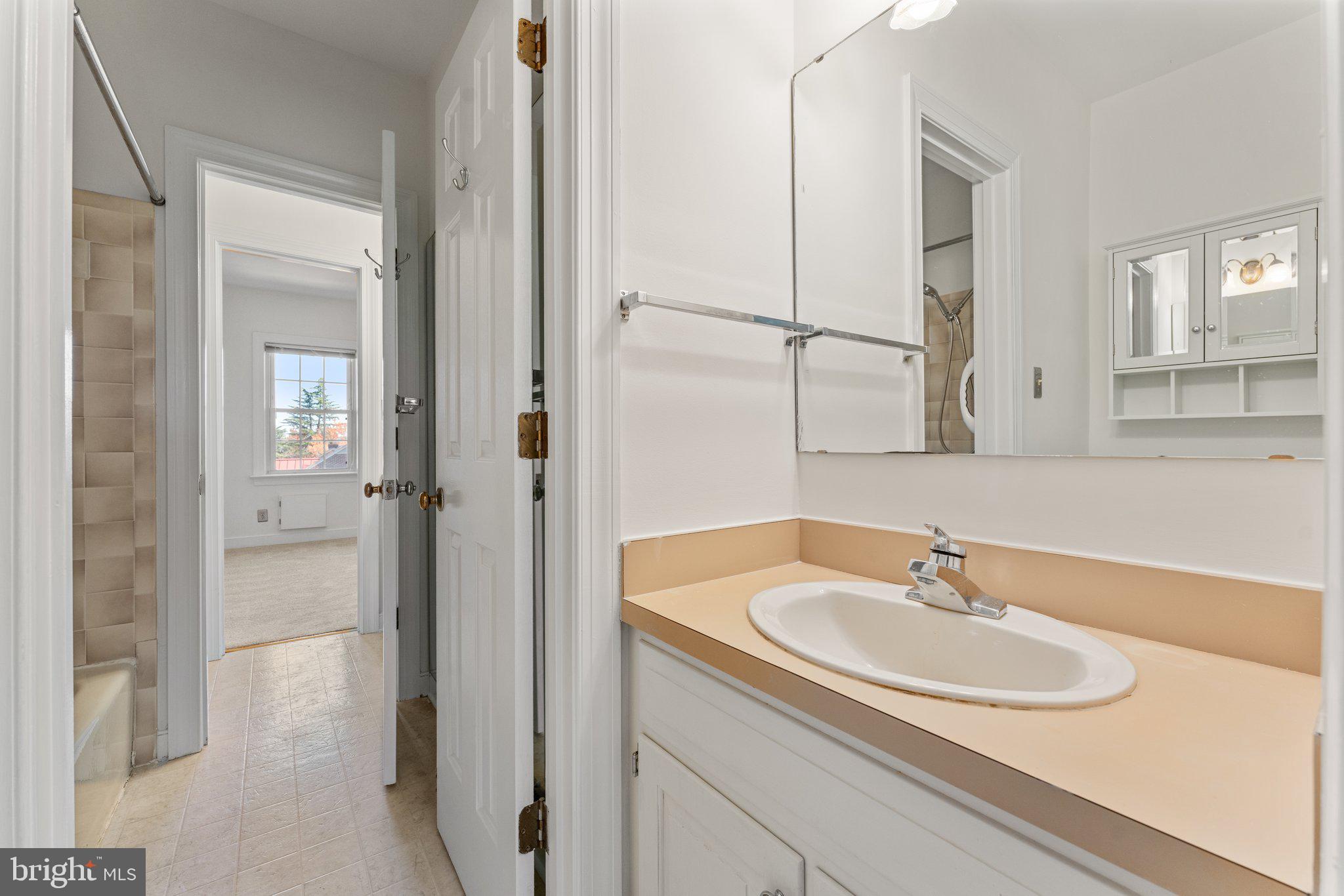 COLLEGE HILL TOWNHOMES - Residential