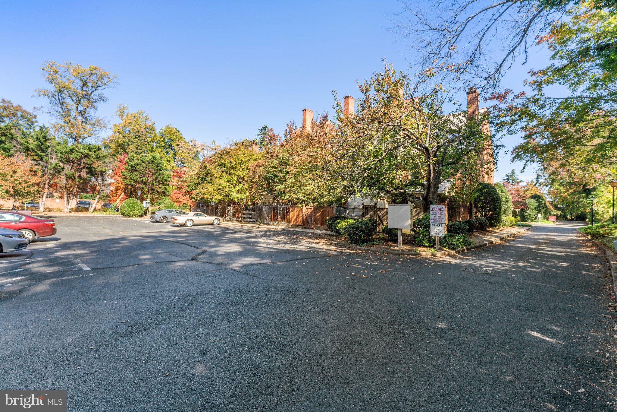COLLEGE HILL TOWNHOMES - Residential