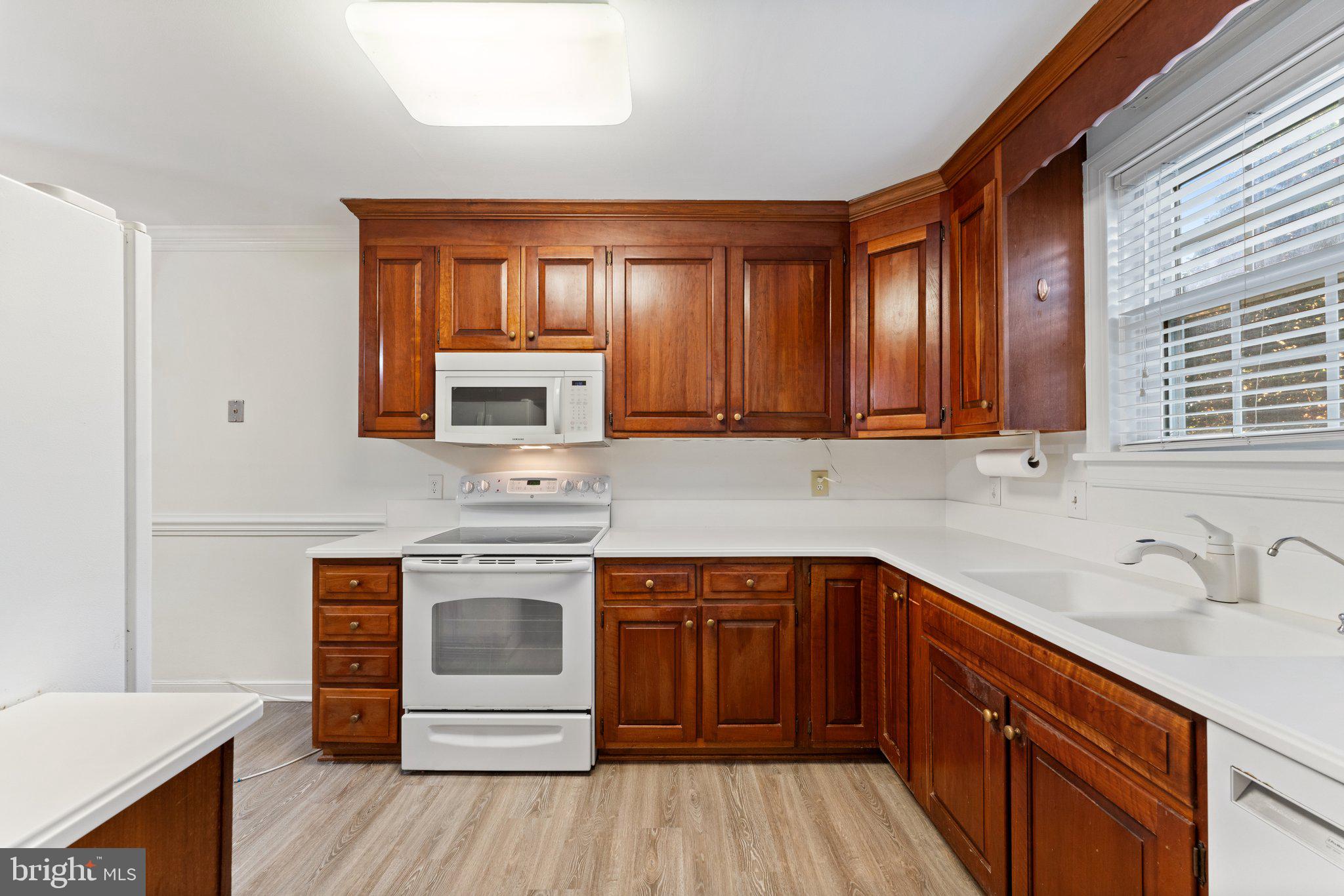 COLLEGE HILL TOWNHOMES - Residential
