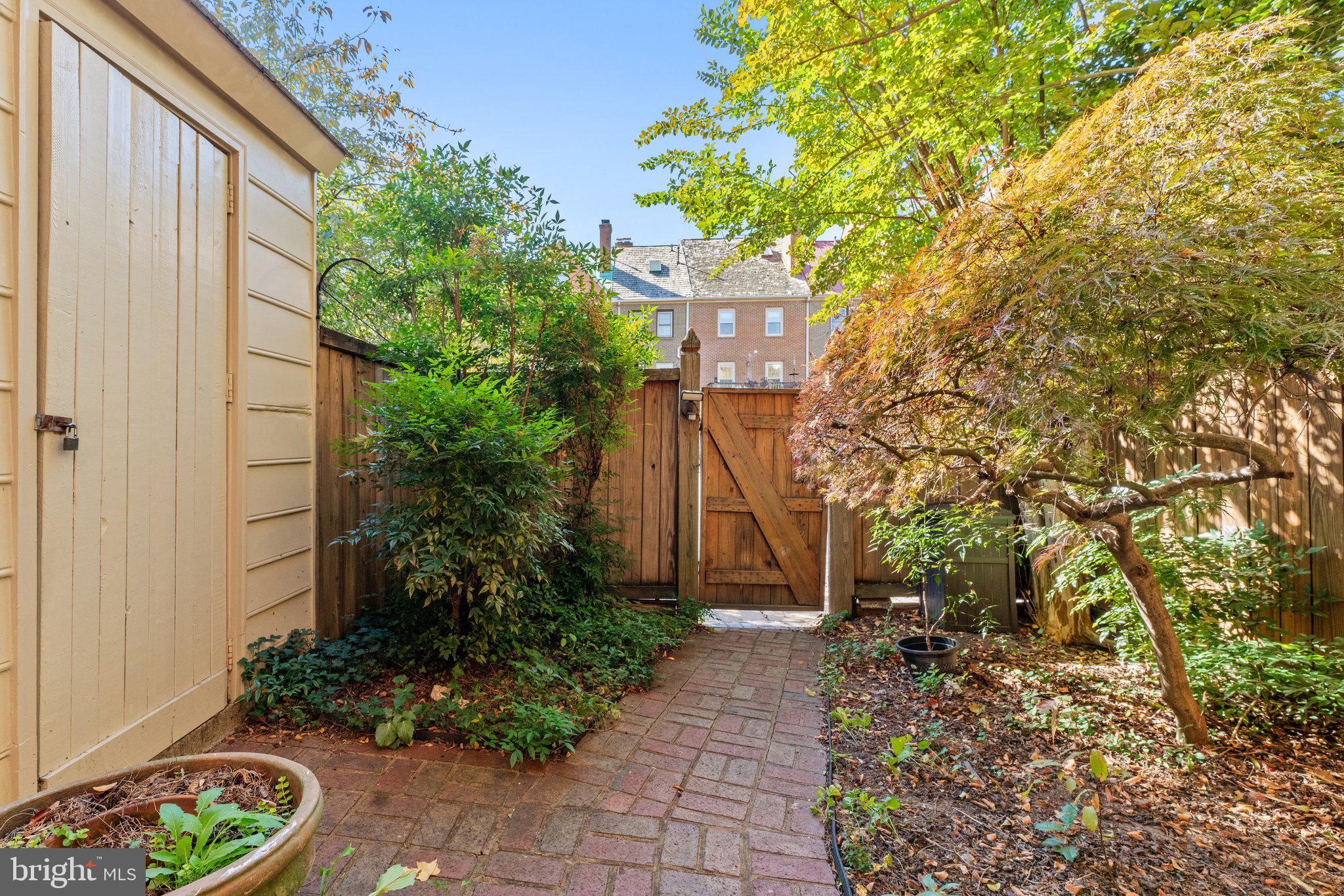 COLLEGE HILL TOWNHOMES - Residential