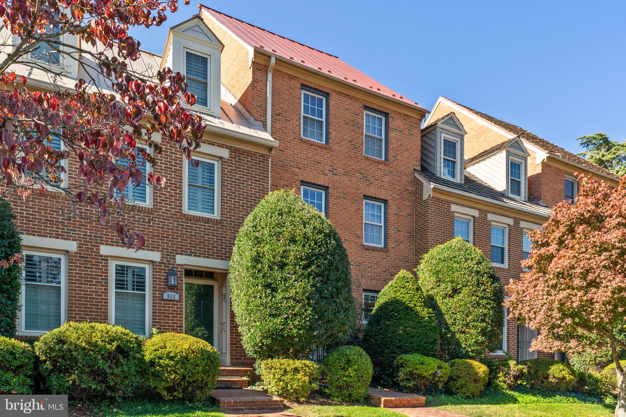 COLLEGE HILL TOWNHOMES - Residential