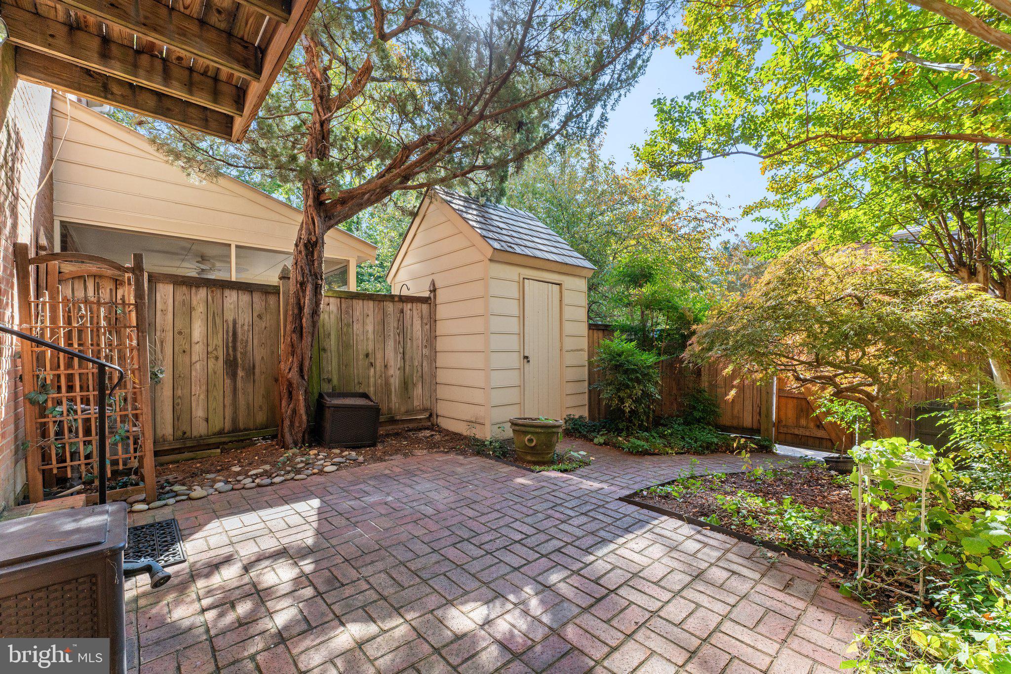 COLLEGE HILL TOWNHOMES - Residential