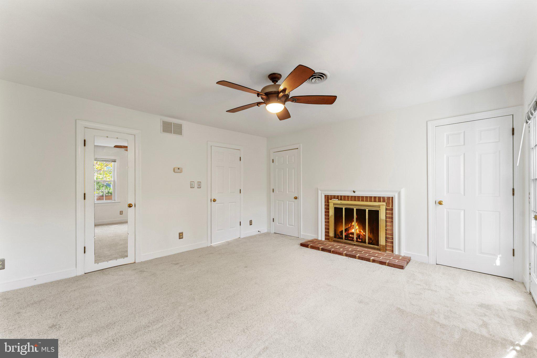 COLLEGE HILL TOWNHOMES - Residential