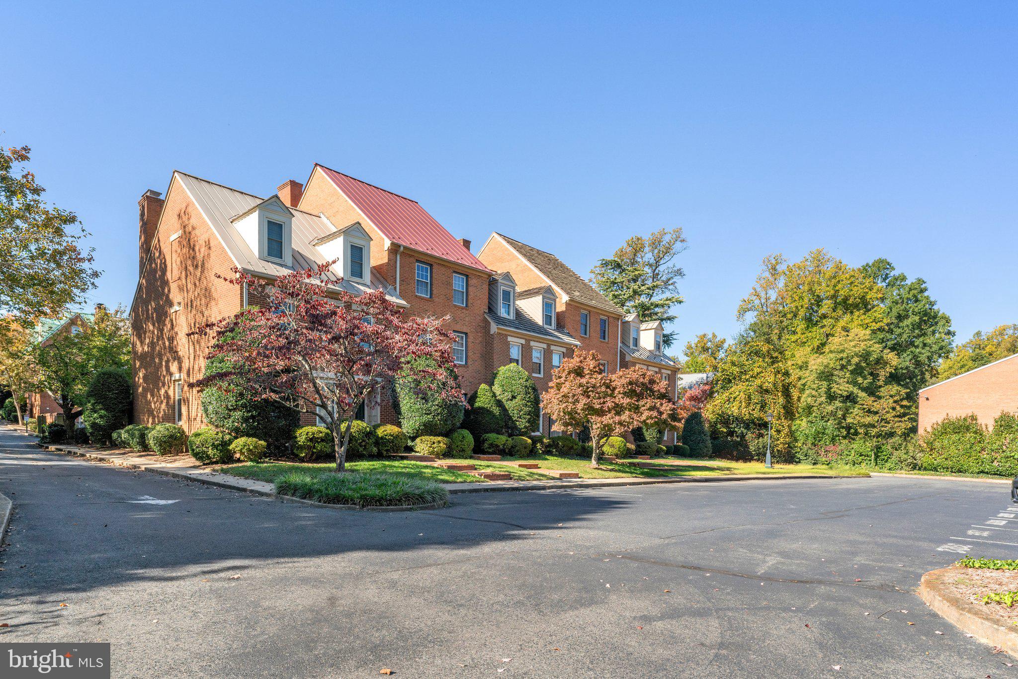 COLLEGE HILL TOWNHOMES - Residential
