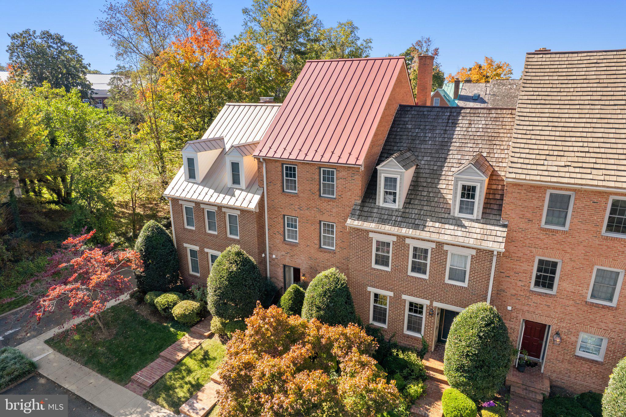COLLEGE HILL TOWNHOMES - Residential