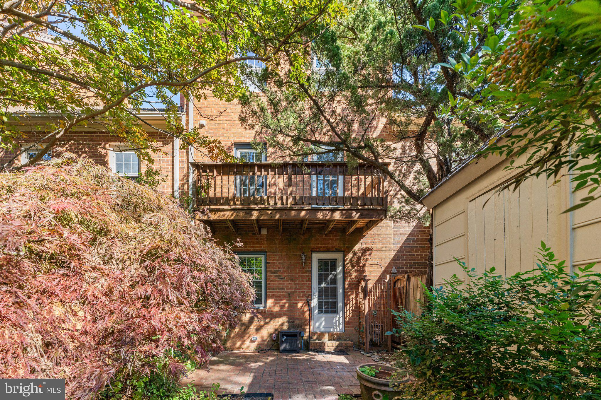 COLLEGE HILL TOWNHOMES - Residential