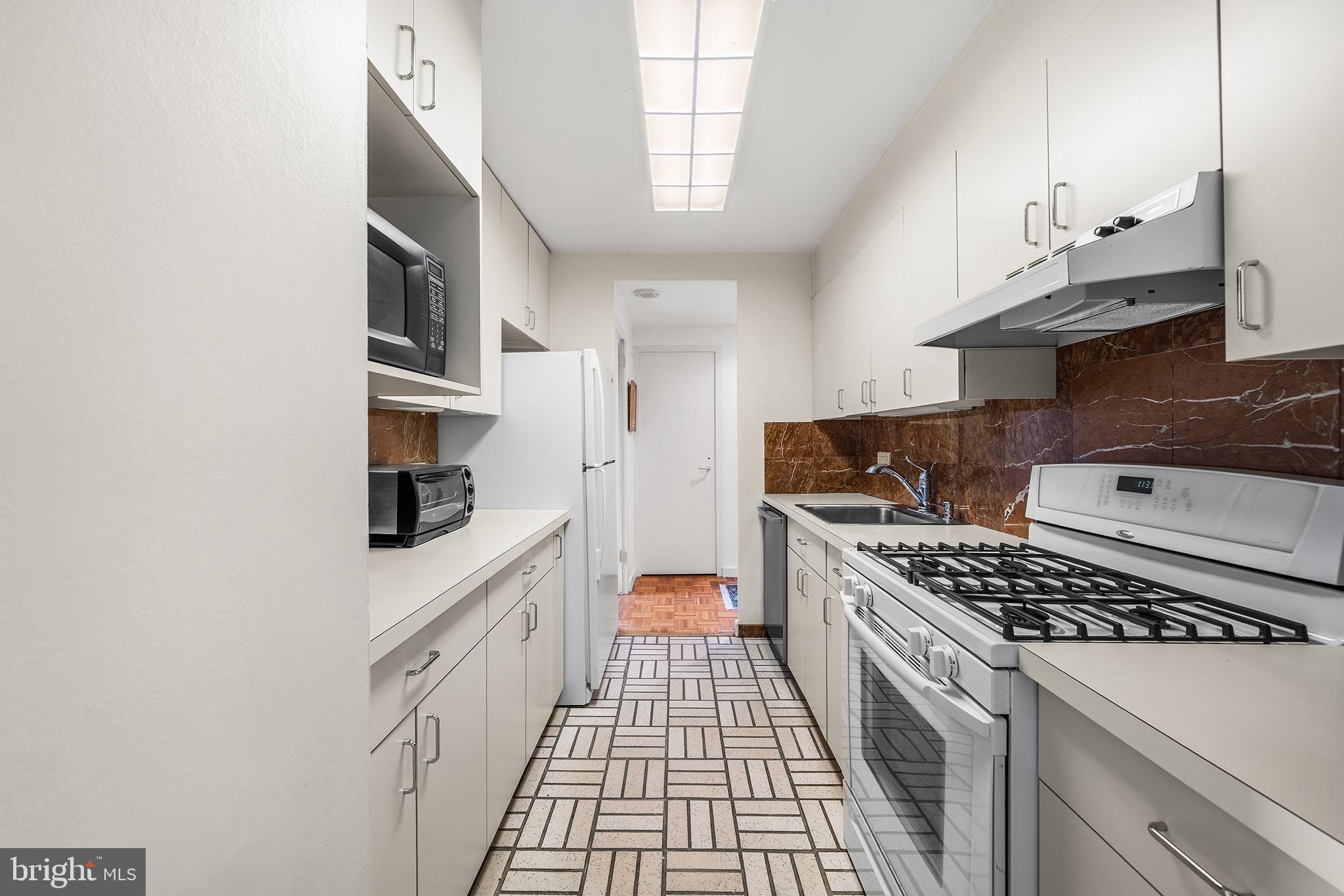WASHINGTON SQ - Residential