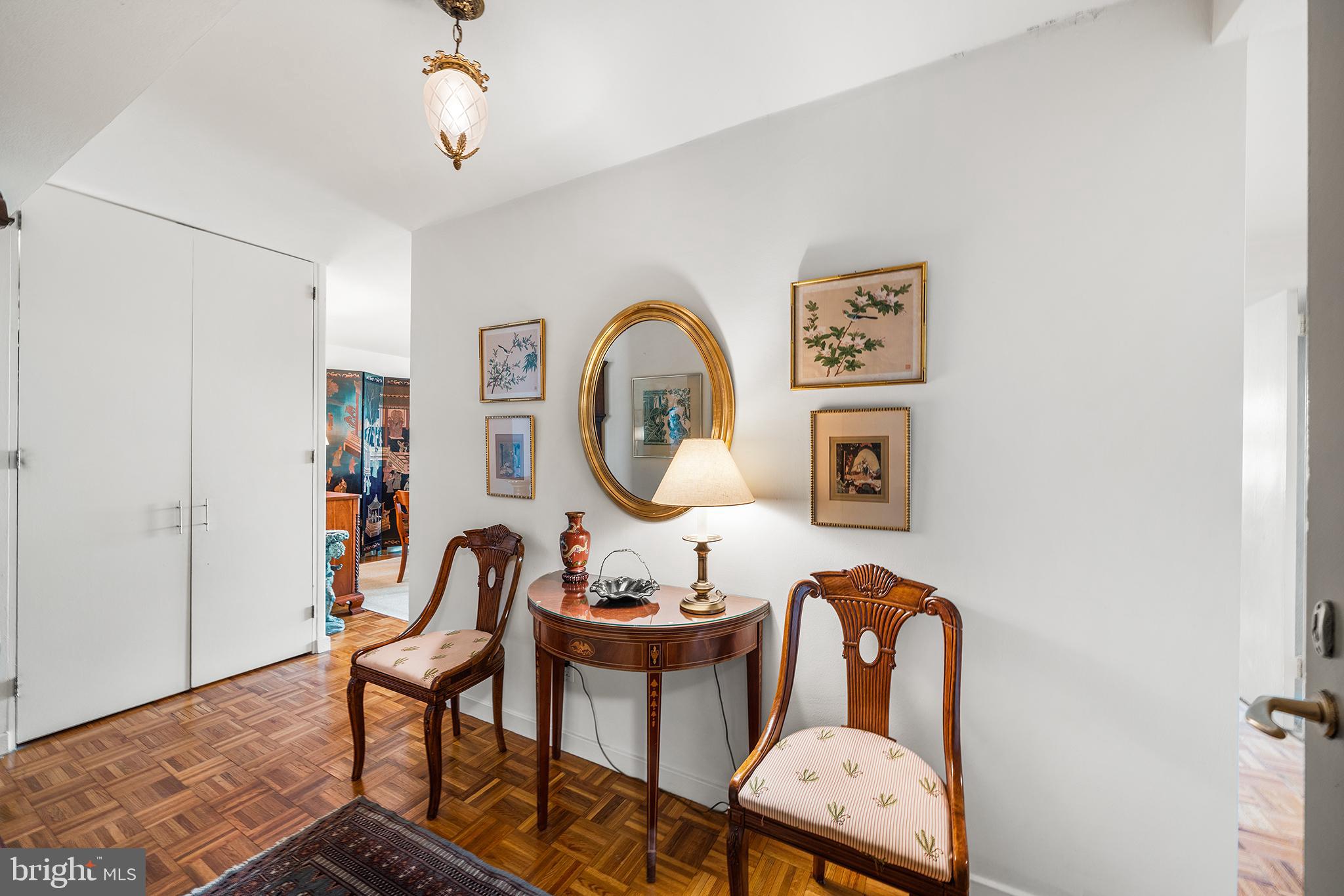 WASHINGTON SQ - Residential